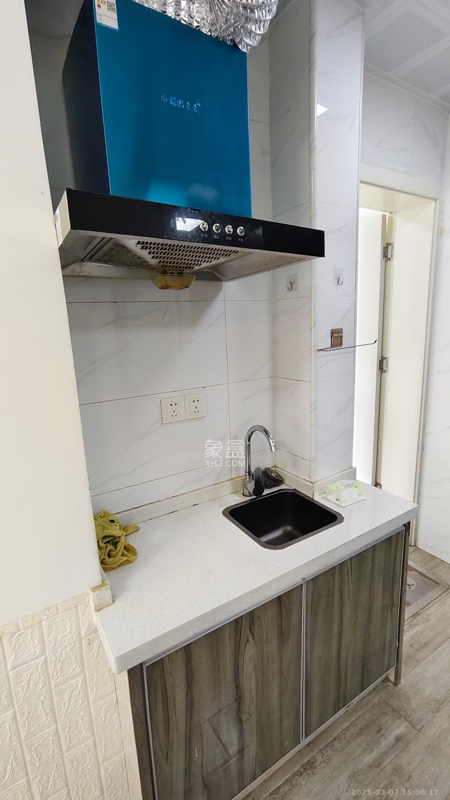 世纪云中心  1室1厅1卫   1700.00元/月室内图
