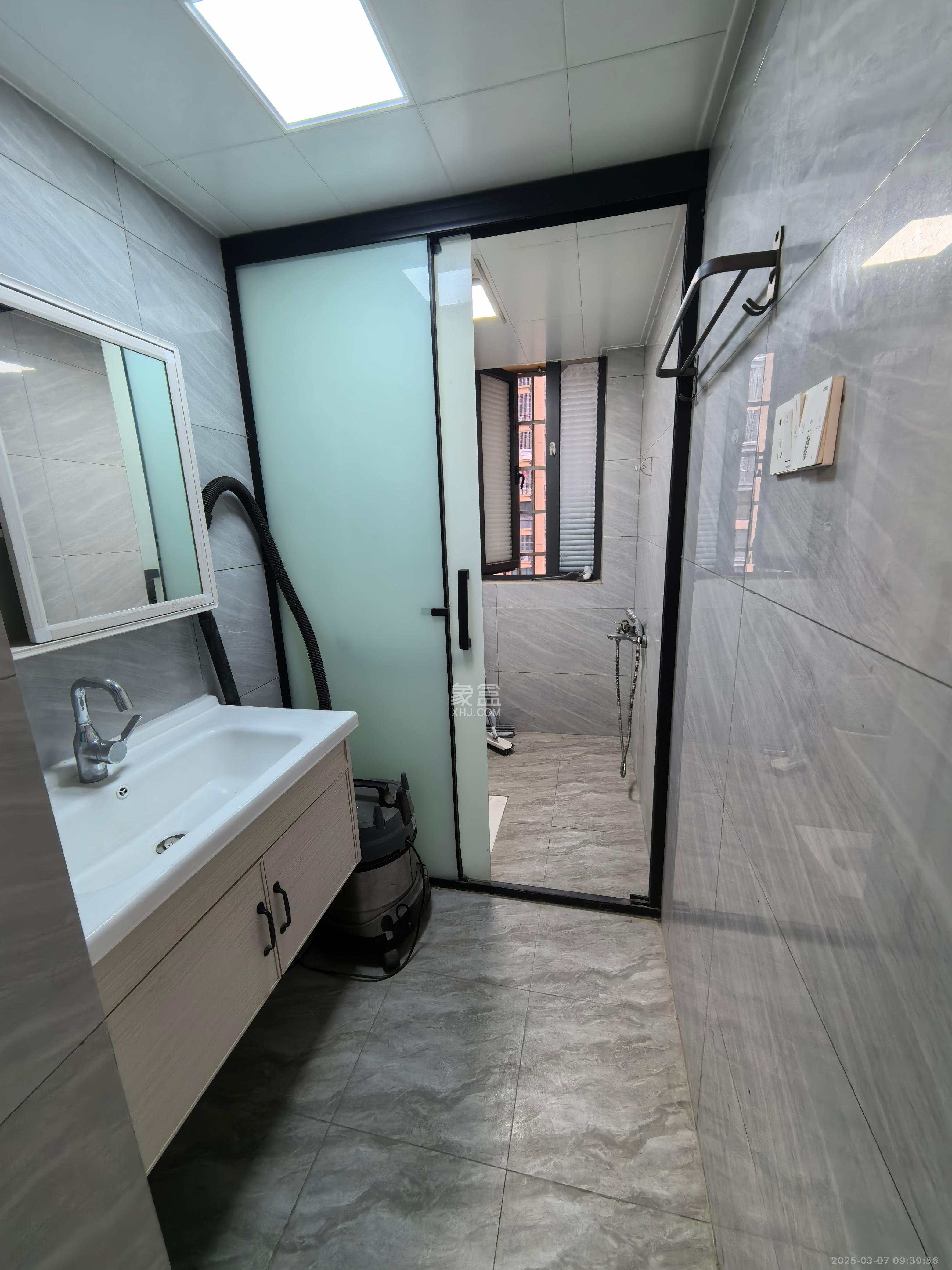 华龙家园(和泰家园) 4室1厅3卫 2500.0元/月 华龙家园(和泰家园) 4室1厅3卫 2500.0元/月室内图