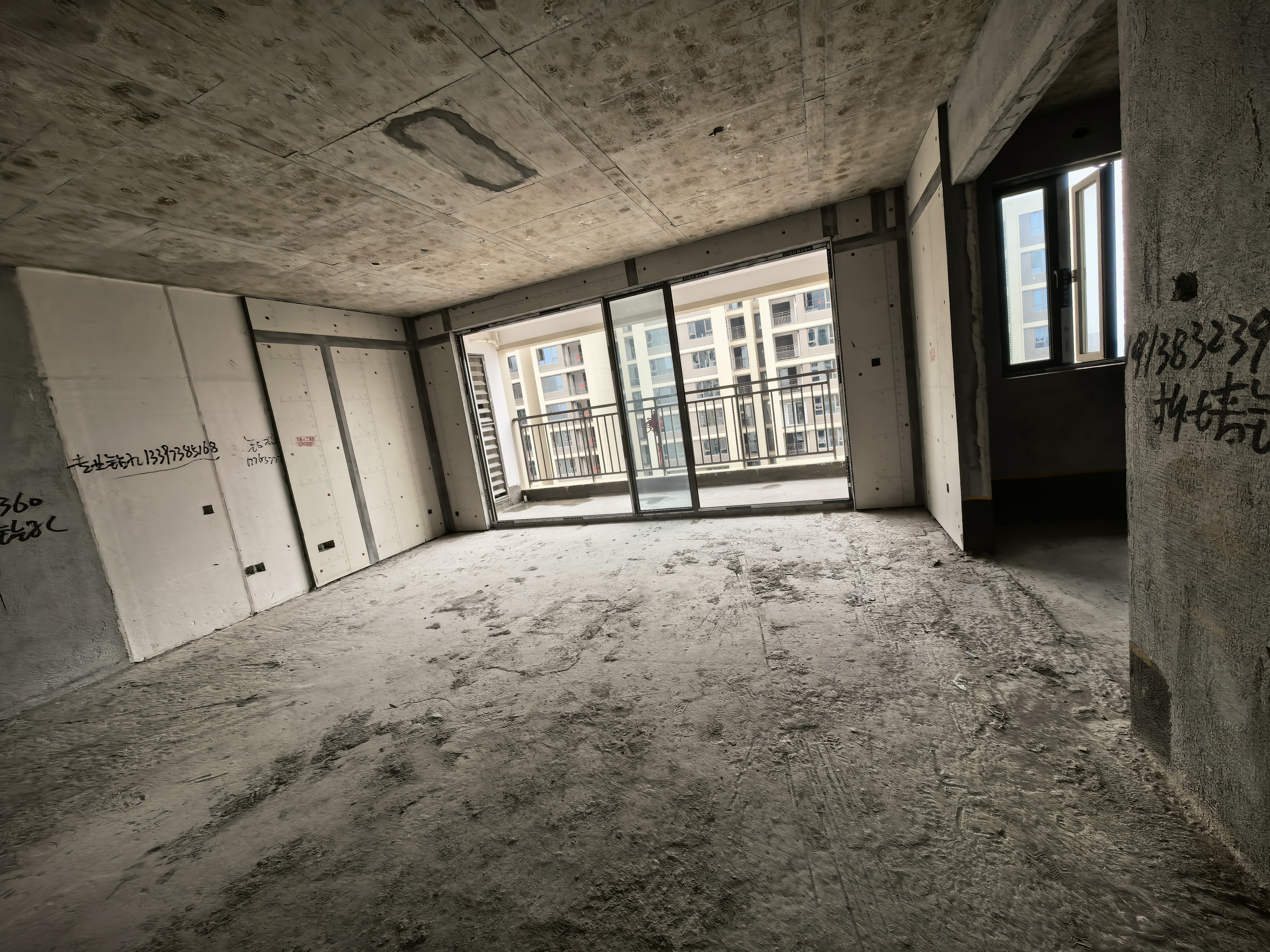 吾悦广场  4室2厅2卫    69.8万