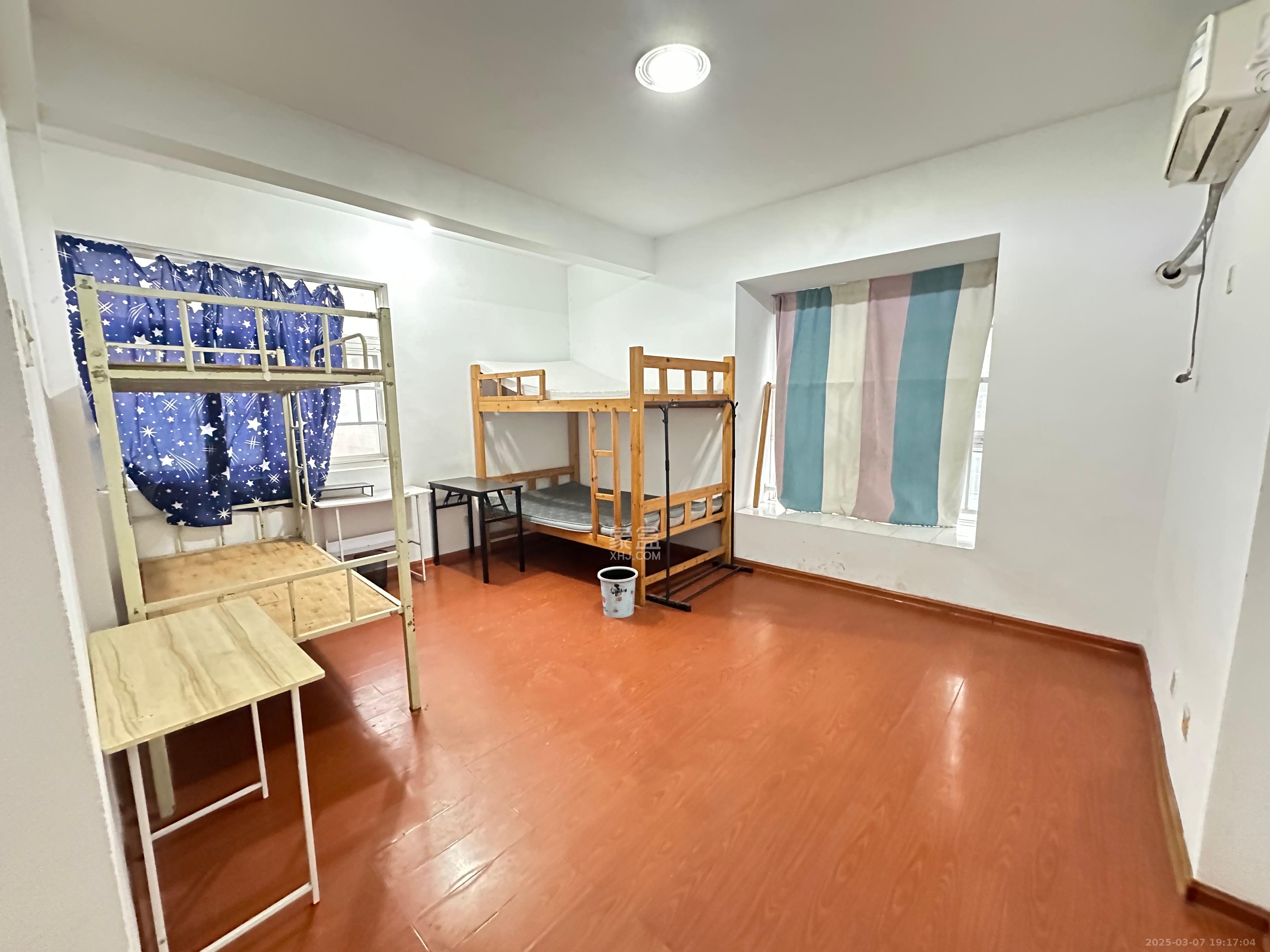 麓山润城  3室2厅1卫   2800.00元/月室内图