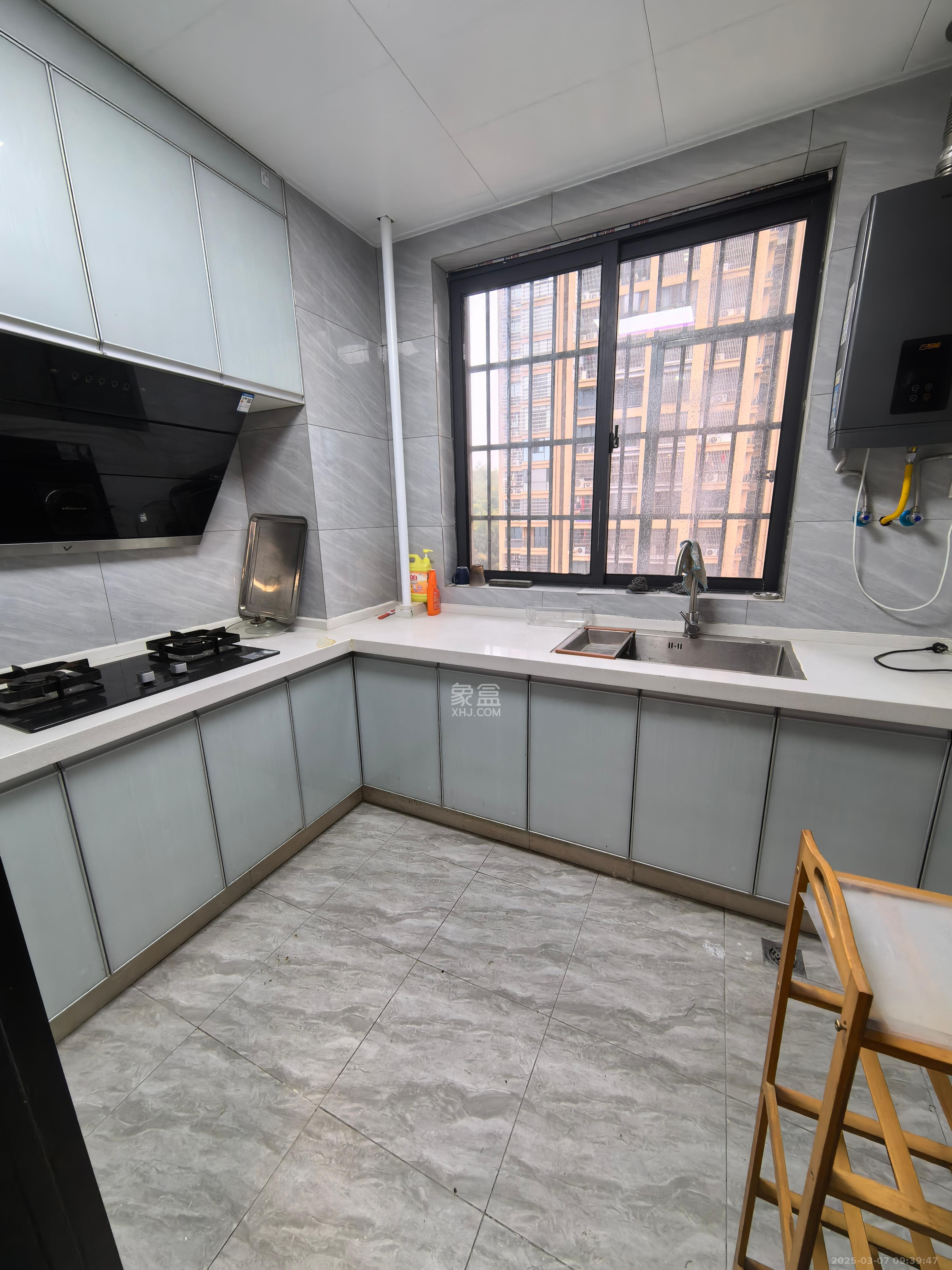 华龙家园(和泰家园) 4室1厅3卫 2500.0元/月 华龙家园(和泰家园) 4室1厅3卫 2500.0元/月室内图