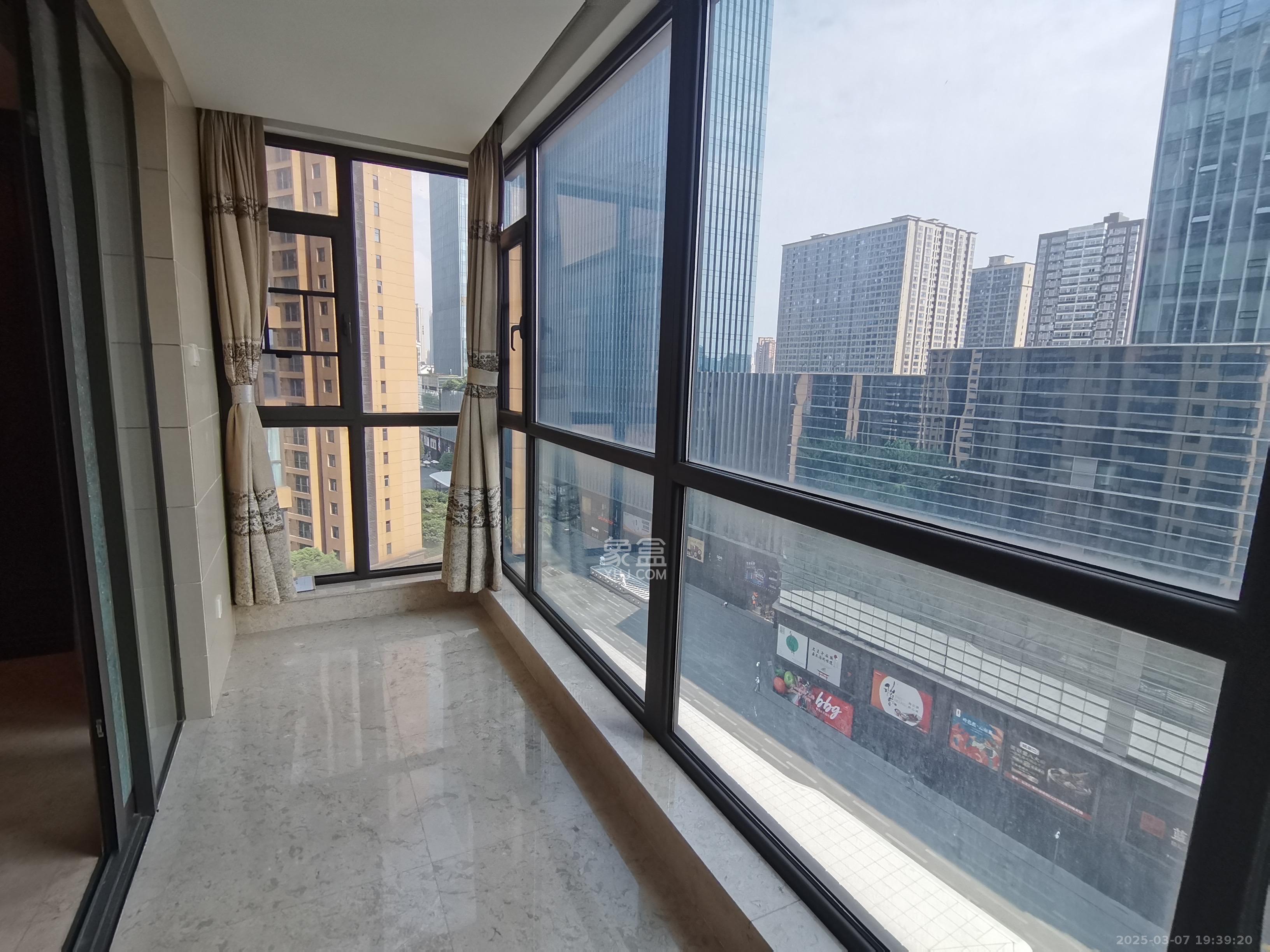 运达中央广场一、二期 4室2厅2卫 12000.0元/月 运达中央广场一、二期 4室2厅2卫 12000.0元/月室内图