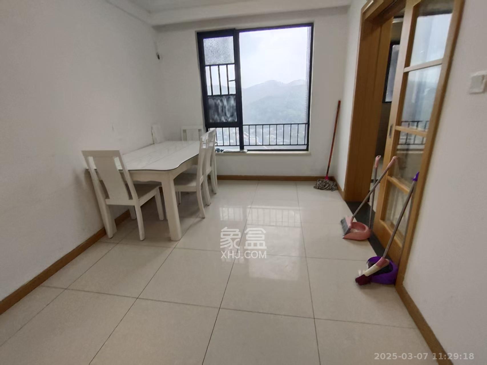 中海国际四期  3室2厅2卫    2200.0元/月 中海国际四期  3室2厅2卫    2200.0元/月