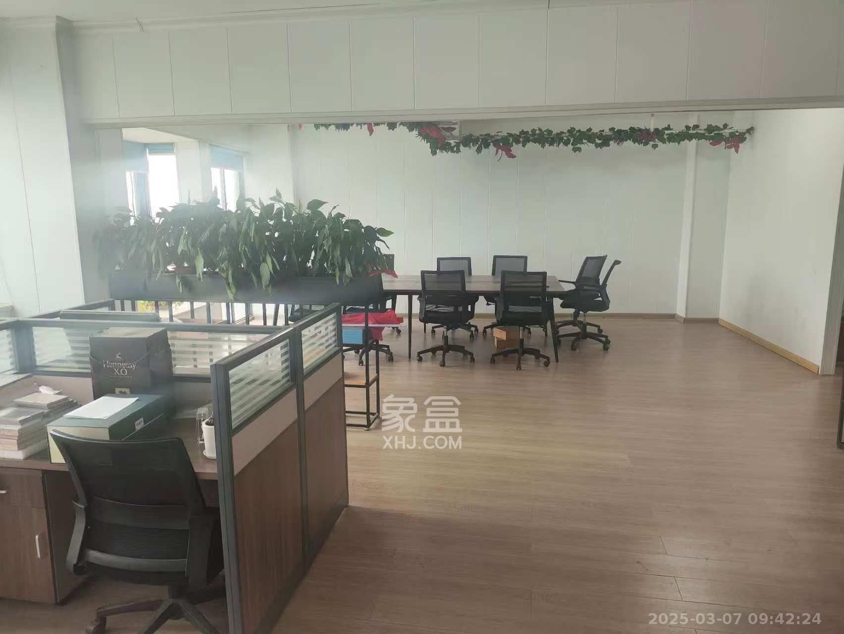 钱隆樽品(一、二、三期) 2室2厅1卫 4000.0元/月 钱隆樽品(一、二、三期) 2室2厅1卫 4000.0元/月室内图