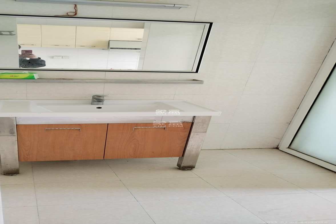 红星农博住宅小区(佳英农博小区) 4室2厅2卫 2400.0元/月 红星农博住宅小区(佳英农博小区) 4室2厅2卫 2400.0元/月室内图