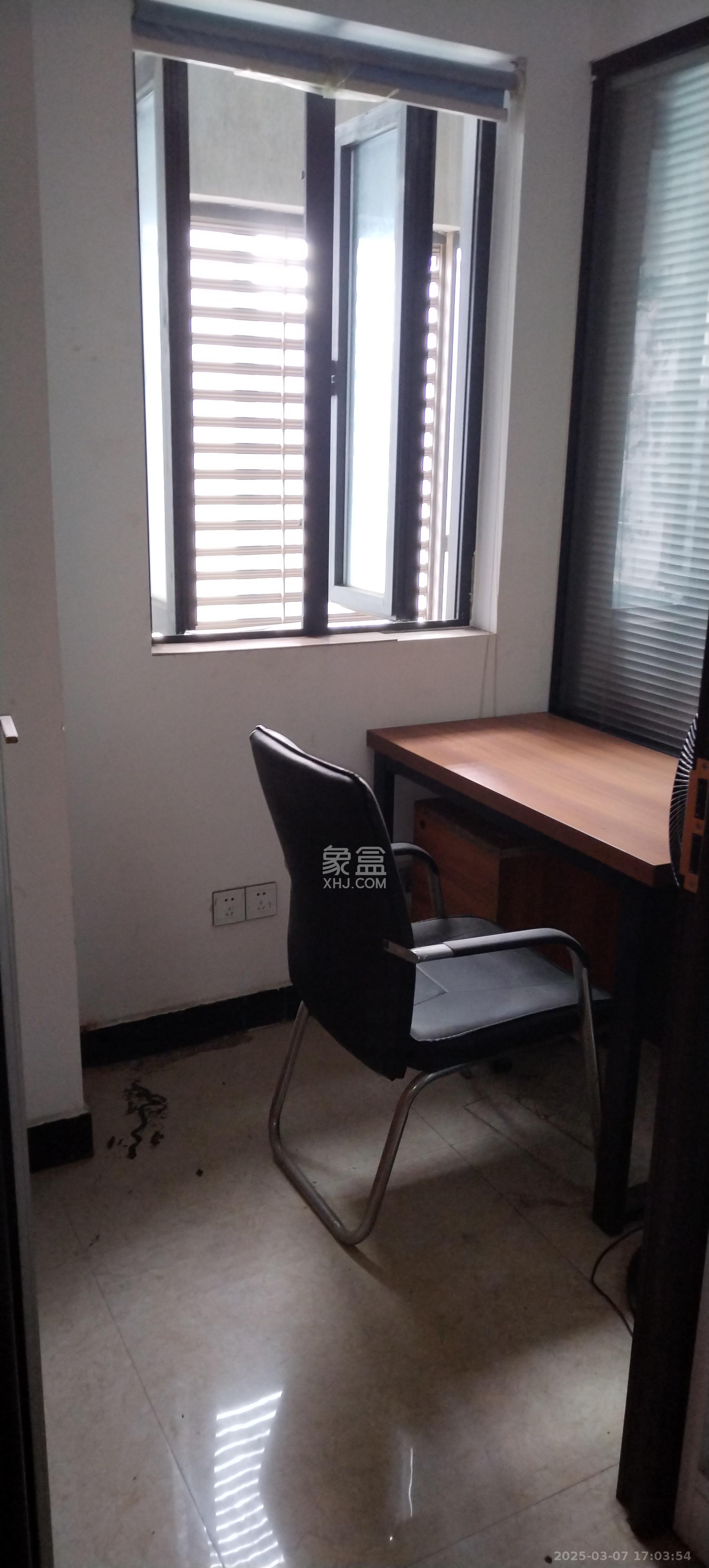 德思勤城市广场(宝格丽公寓) 4室2厅1卫 4800.0元/月 德思勤城市广场(宝格丽公寓) 4室2厅1卫 4800.0元/月室内图