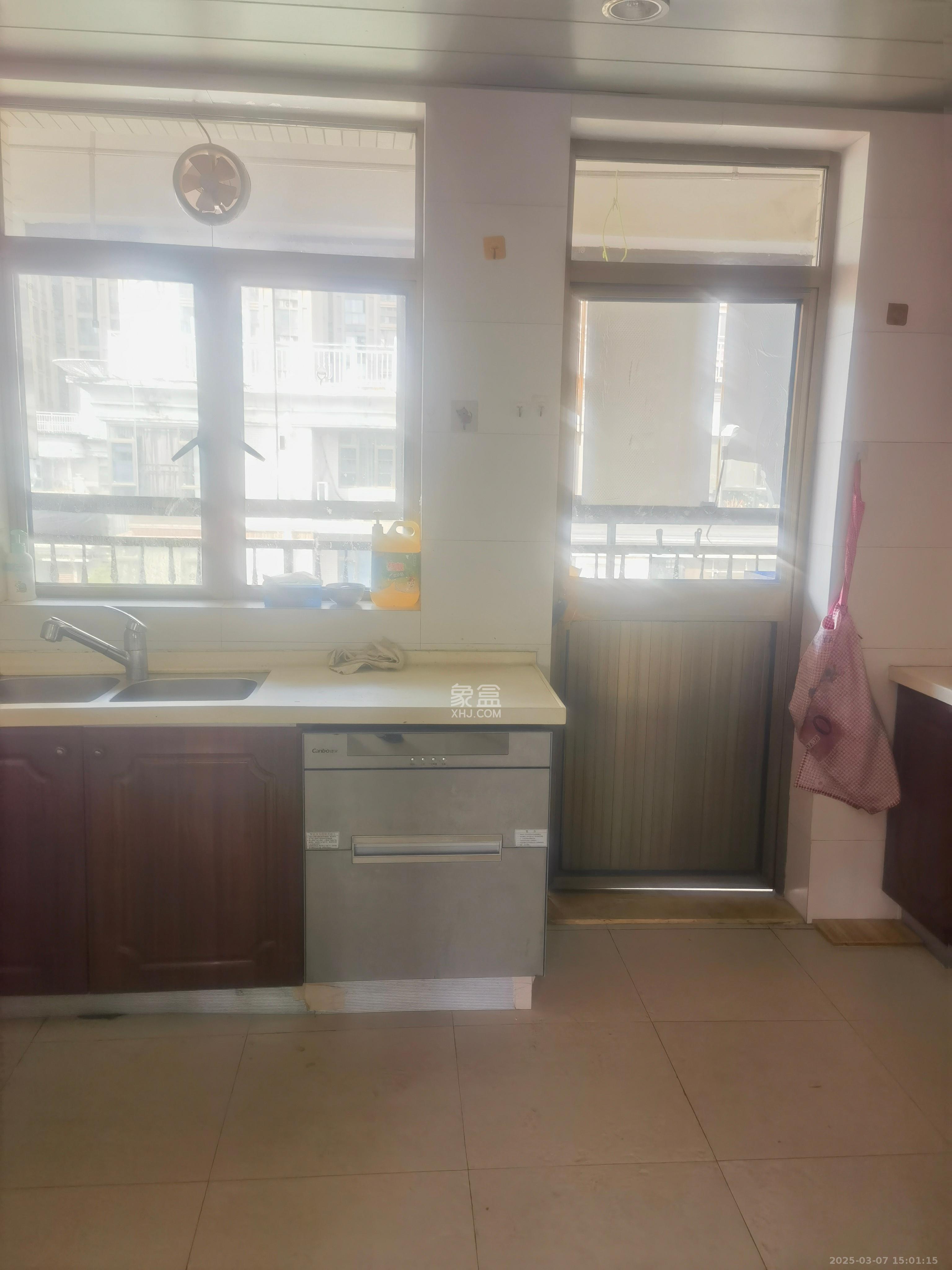 江山帝景雅典  3室2厅2卫   2600.00元/月室内图
