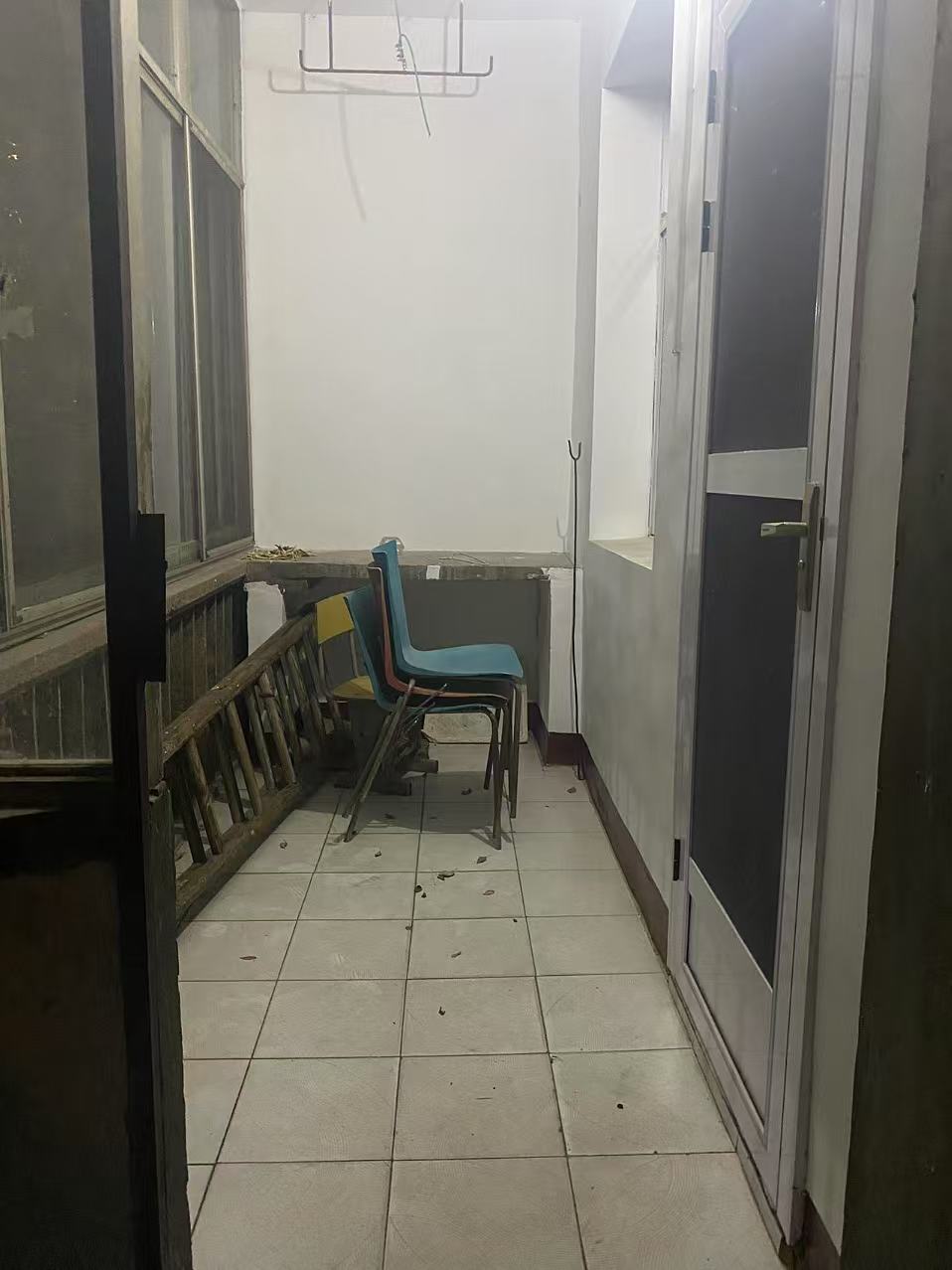 乾元宫社区 2室1厅1卫 700.0元/月 乾元宫社区 2室1厅1卫 700.0元/月室内图