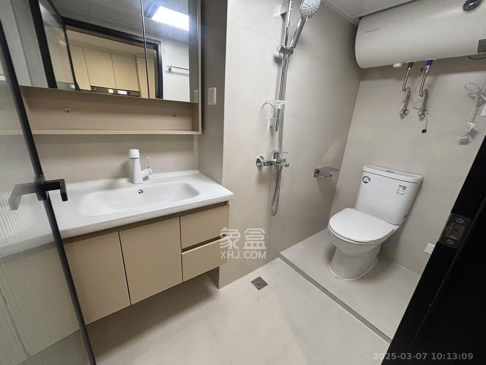 福晟翡翠湾  2室1厅1卫   2500.00元/月室内图