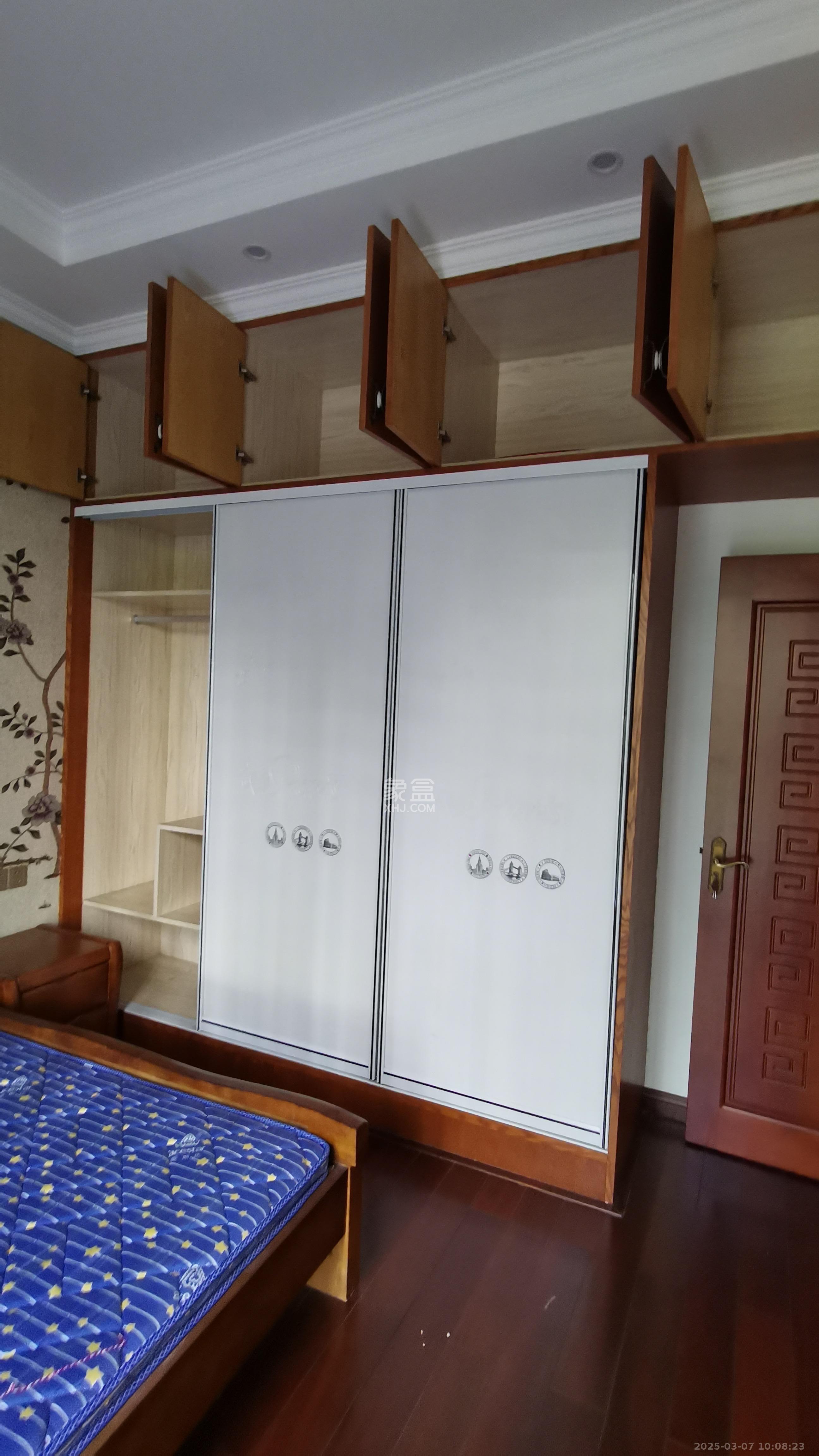 阳光100三期  4室2厅2卫   4800.00元/月室内图