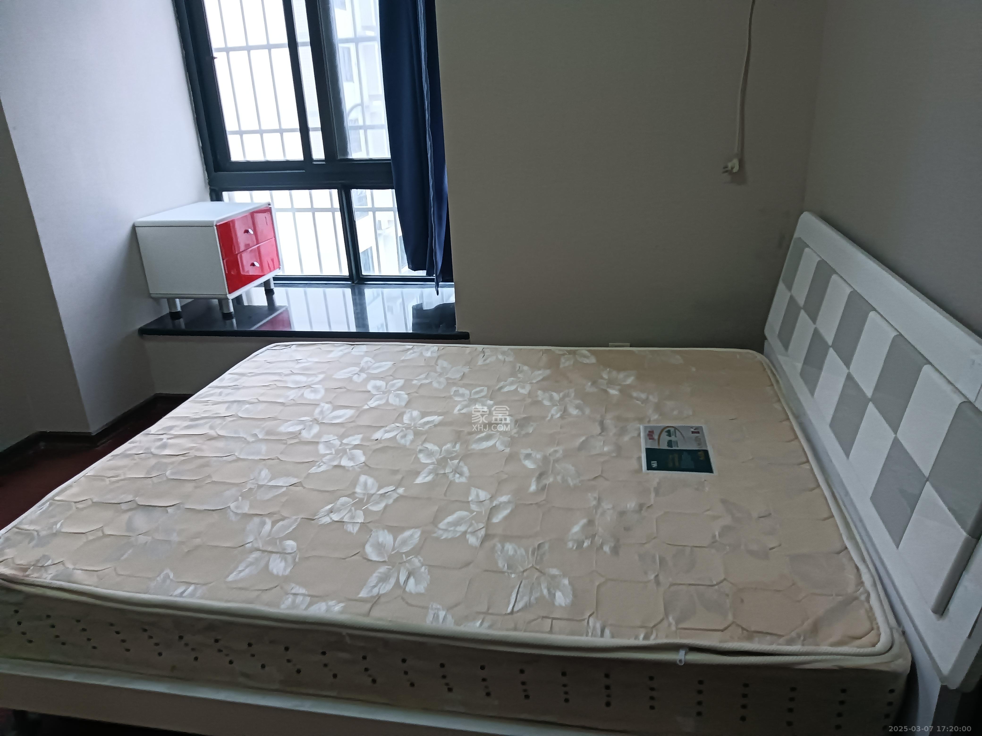 浏阳河畔家园  3室2厅1卫   2300.00元/月室内图