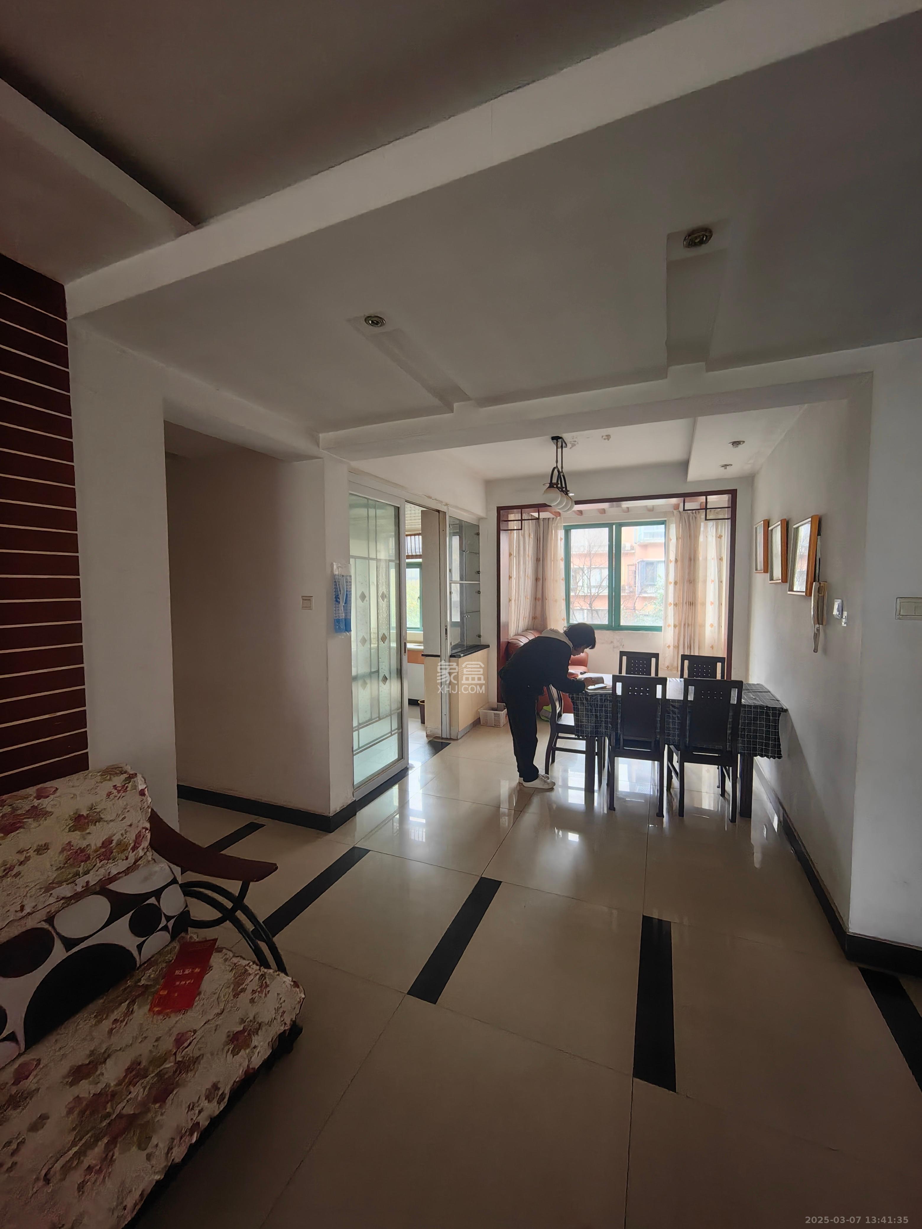 白沙世纪佳园 3室2厅2卫 2500.0元/月 白沙世纪佳园 3室2厅2卫 2500.0元/月室内图