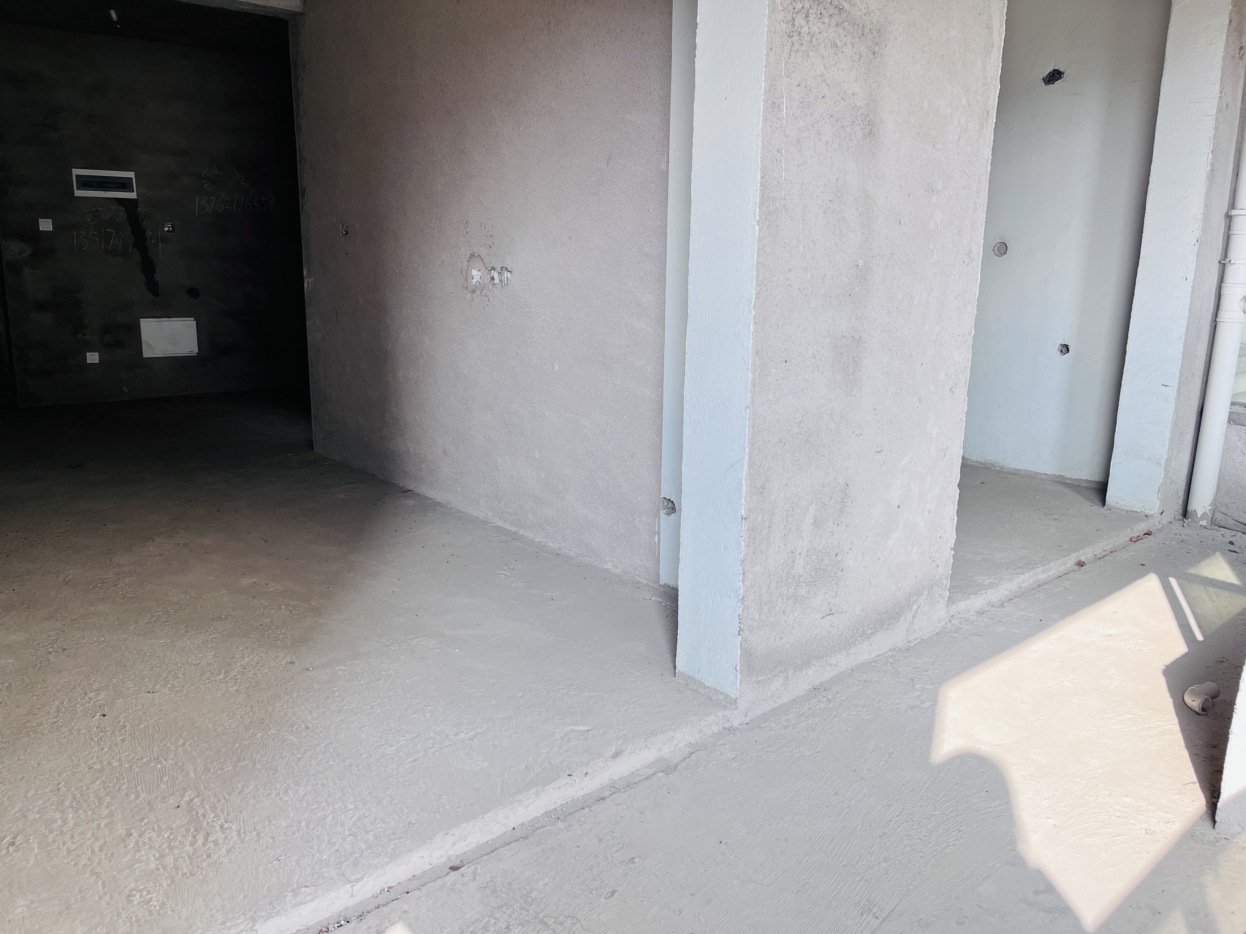 山水印象澜庭 3室2厅1卫 68.0万 山水印象澜庭 3室2厅1卫 68.0万客厅