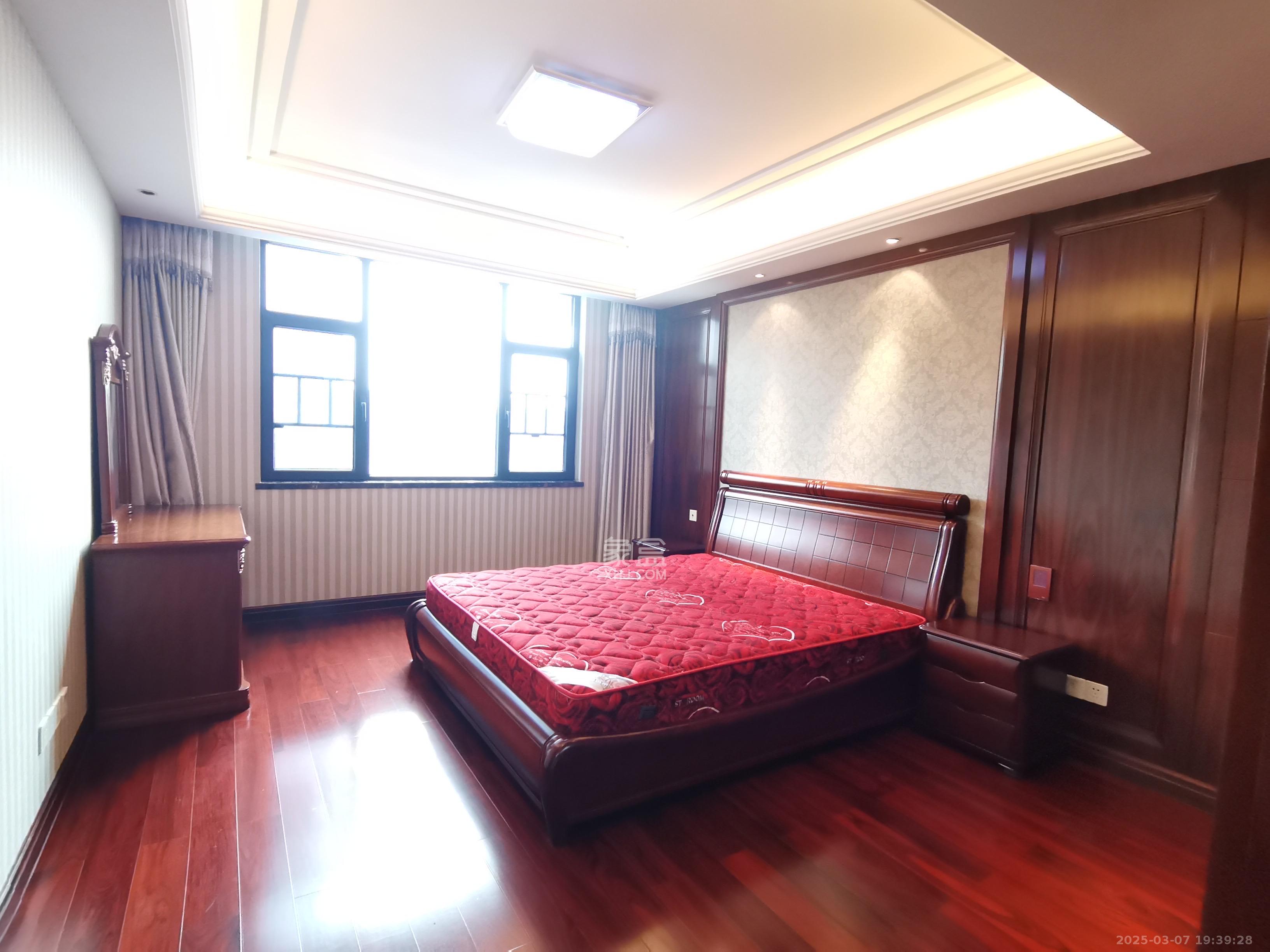 运达中央广场一、二期  4室2厅2卫    12000.0元/月室内图