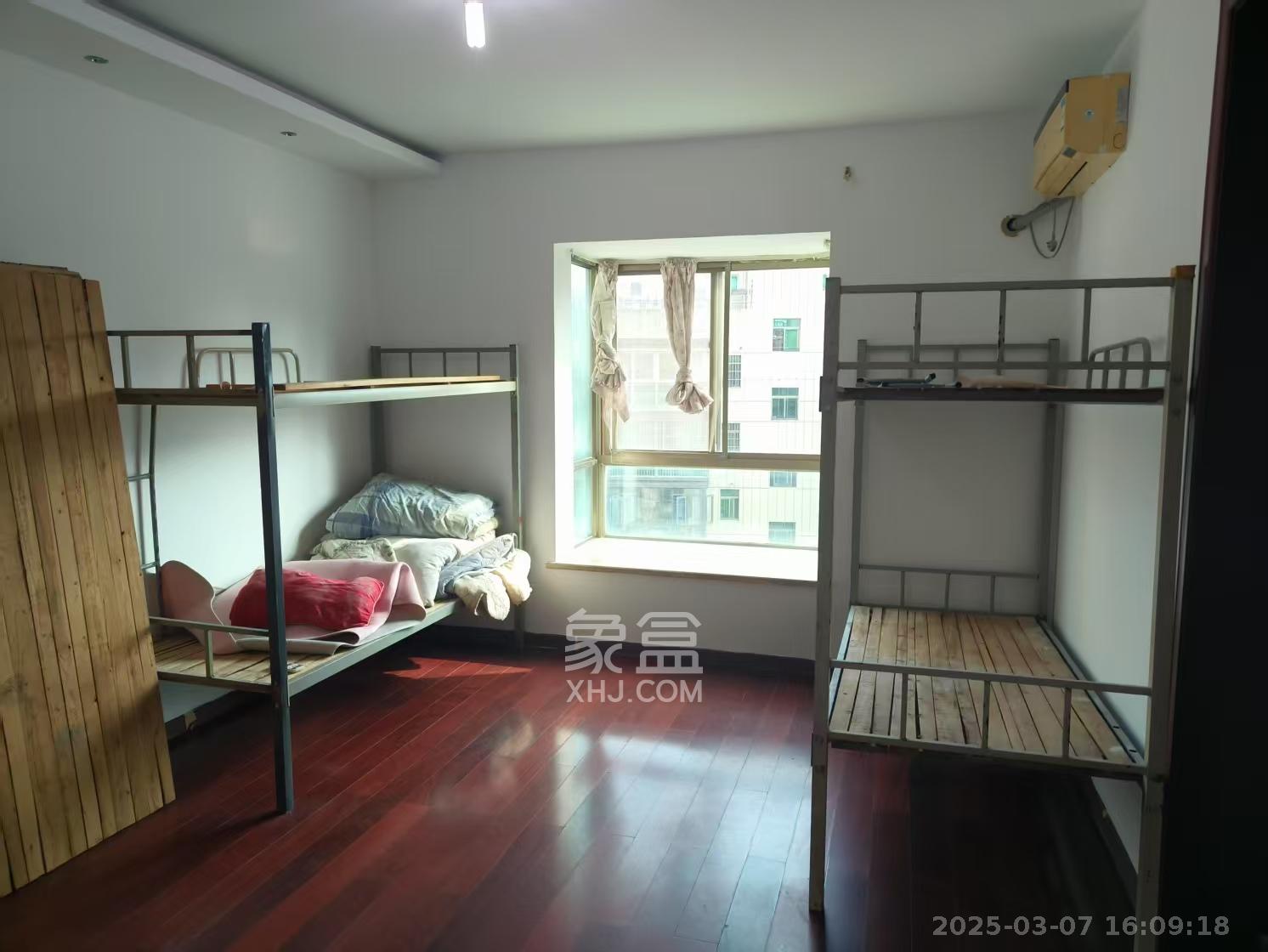 麓谷加州阳光 4室2厅2卫 3200.0元/月 麓谷加州阳光 4室2厅2卫 3200.0元/月室内图