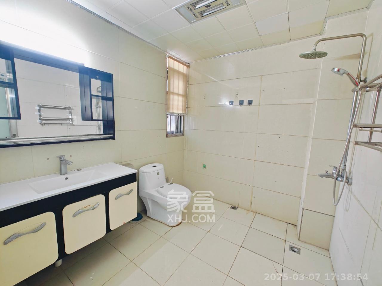 凯乐湘园 7室3厅3卫 5000.0元/月 凯乐湘园 7室3厅3卫 5000.0元/月室内图