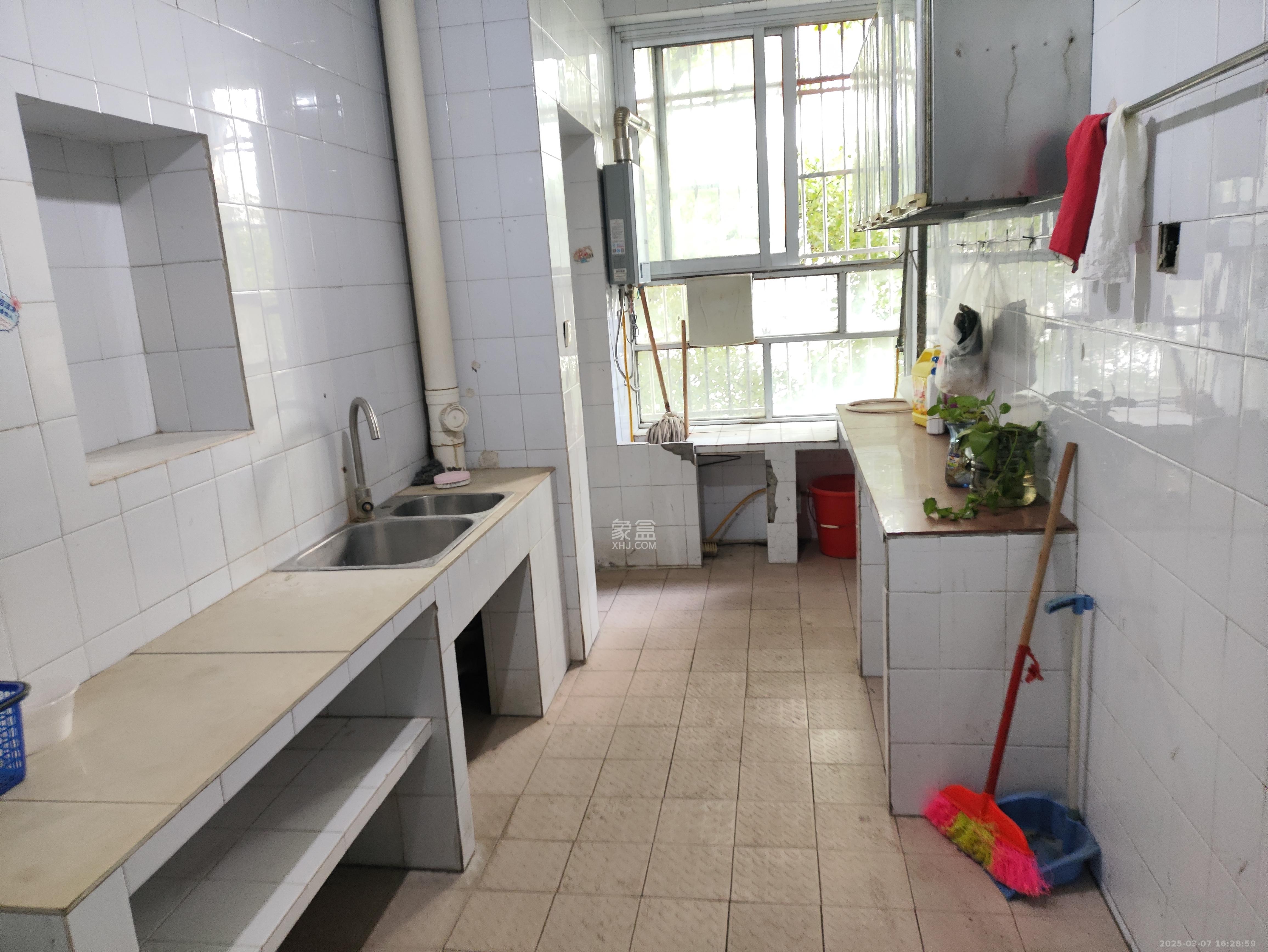 省文联宿舍 3室1厅1卫 2200.0元/月 省文联宿舍 3室1厅1卫 2200.0元/月室内图