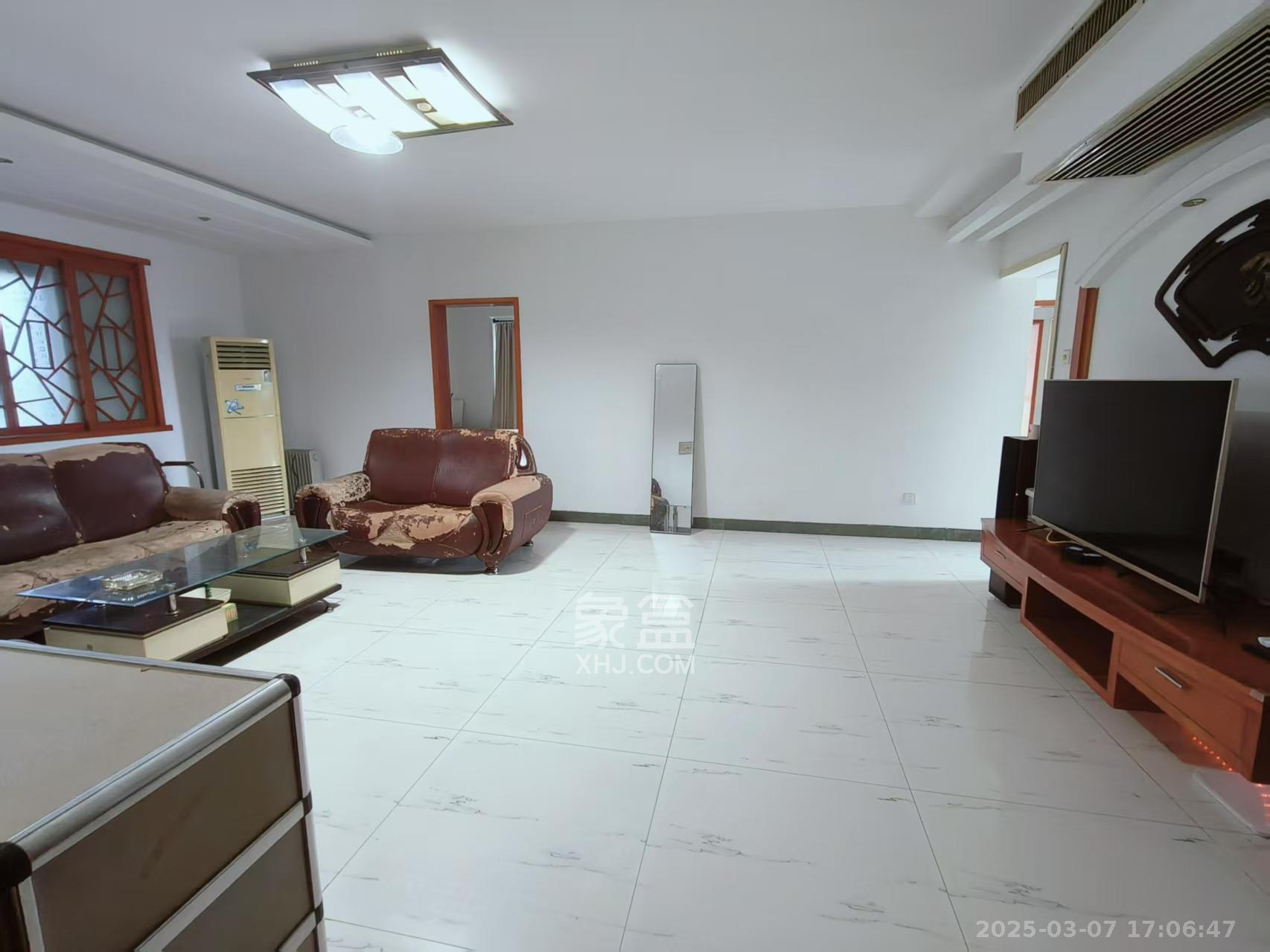 长沙市自来水公司住宅小区(白沙路119号) 3室2厅1卫 2800.0元/月 长沙市自来水公司住宅小区(白沙路119号) 3室2厅1卫 2800.0元/月室内图