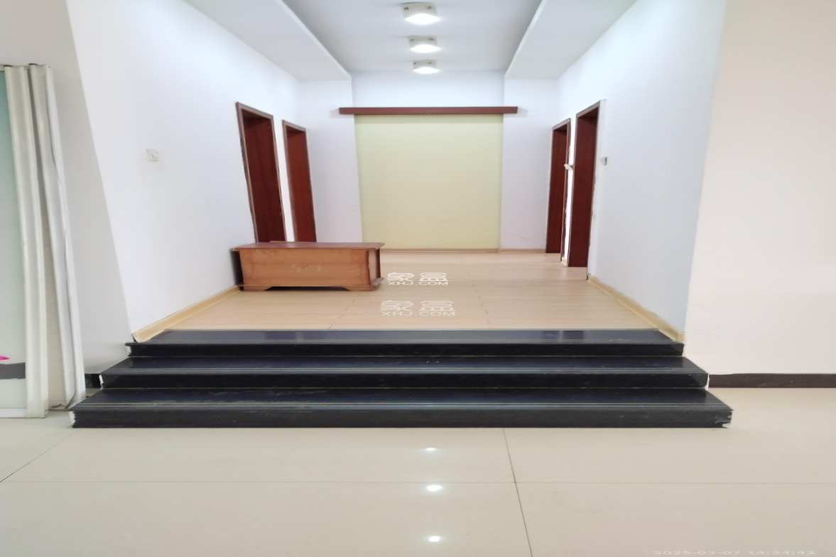 红星农博住宅小区(佳英农博小区) 4室2厅2卫 2400.0元/月 红星农博住宅小区(佳英农博小区) 4室2厅2卫 2400.0元/月室内图