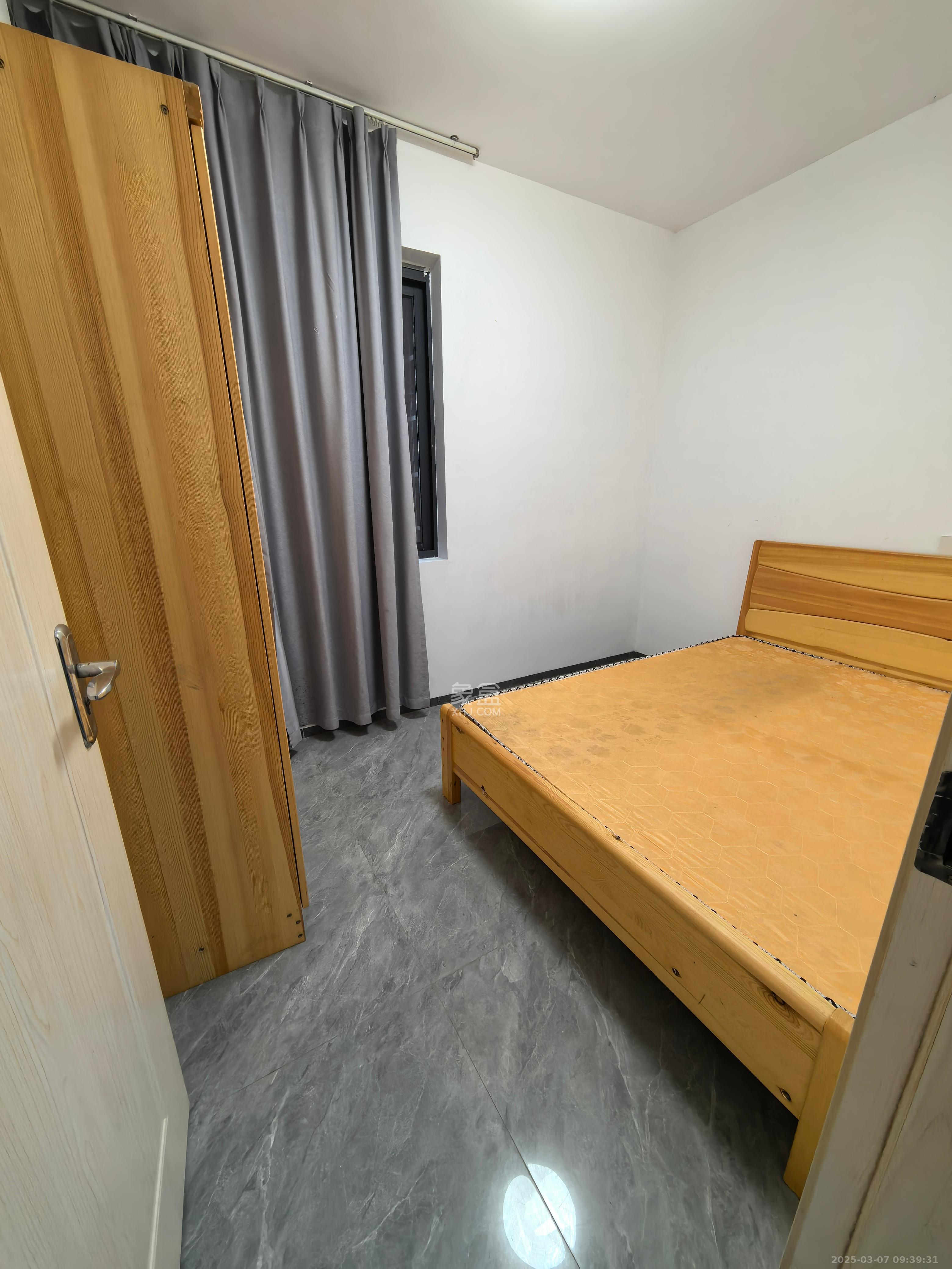 华龙家园(和泰家园) 4室1厅3卫 2500.0元/月 华龙家园(和泰家园) 4室1厅3卫 2500.0元/月室内图