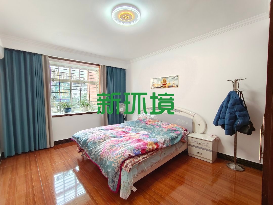 华宇新村  3室2厅2卫   73.80万客厅