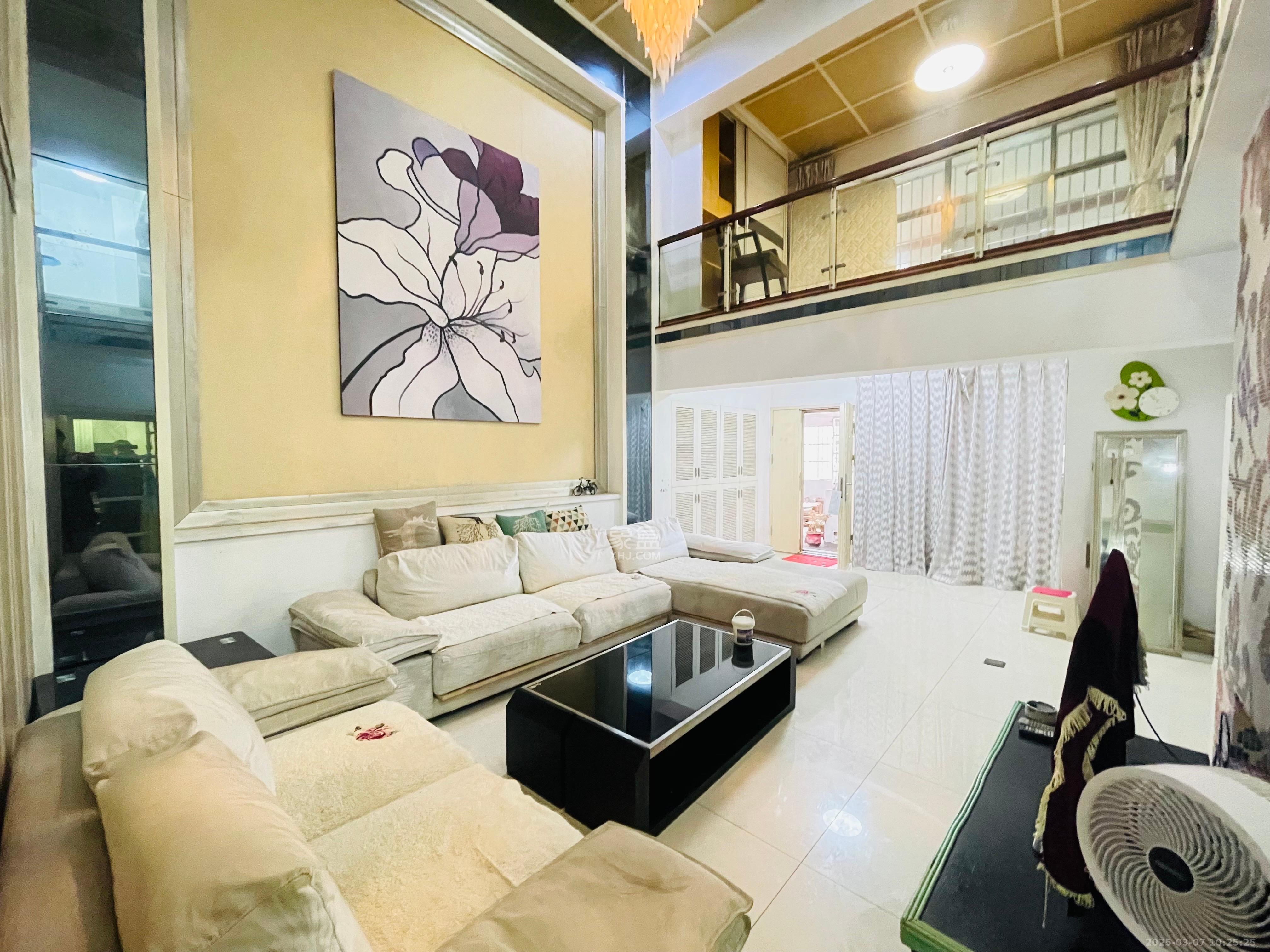 南国嘉苑  4室2厅2卫    3500.0元/月 南国嘉苑  4室2厅2卫    3500.0元/月