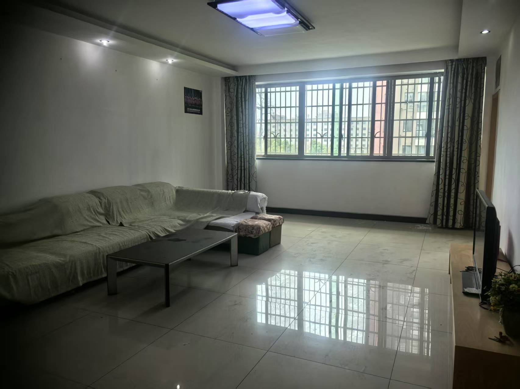 园林苑 3室2厅2卫 2100.0元/月 园林苑 3室2厅2卫 2100.0元/月室内图