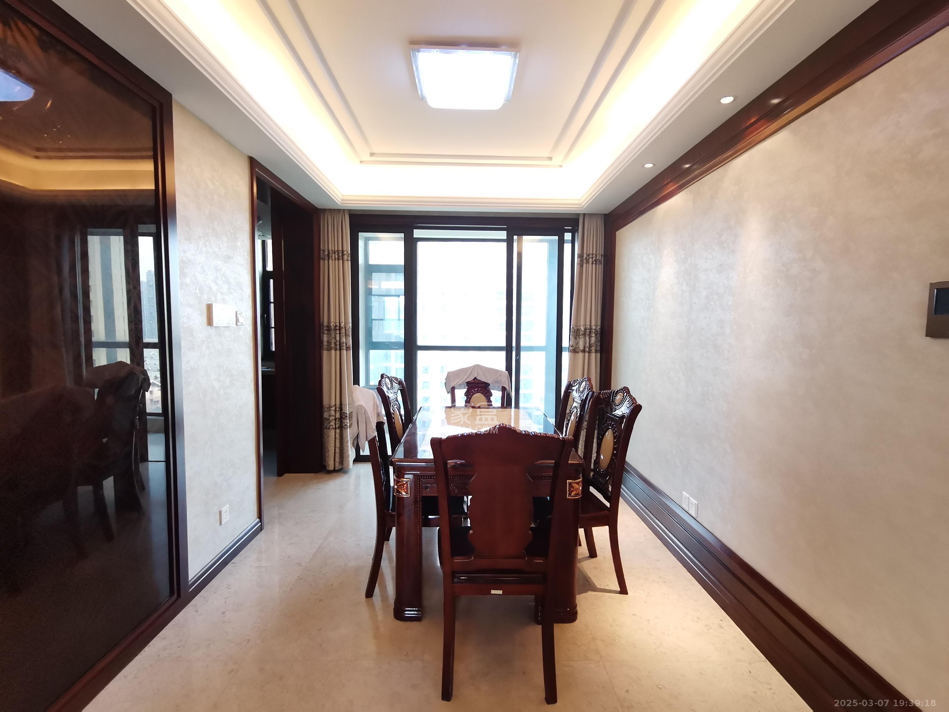 运达中央广场一、二期 4室2厅2卫 12000.0元/月 运达中央广场一、二期 4室2厅2卫 12000.0元/月室内图