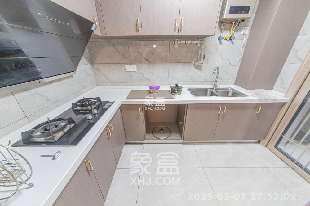 中建芙蓉嘉苑 4室2厅2卫 2800.0元/月 中建芙蓉嘉苑 4室2厅2卫 2800.0元/月室内图