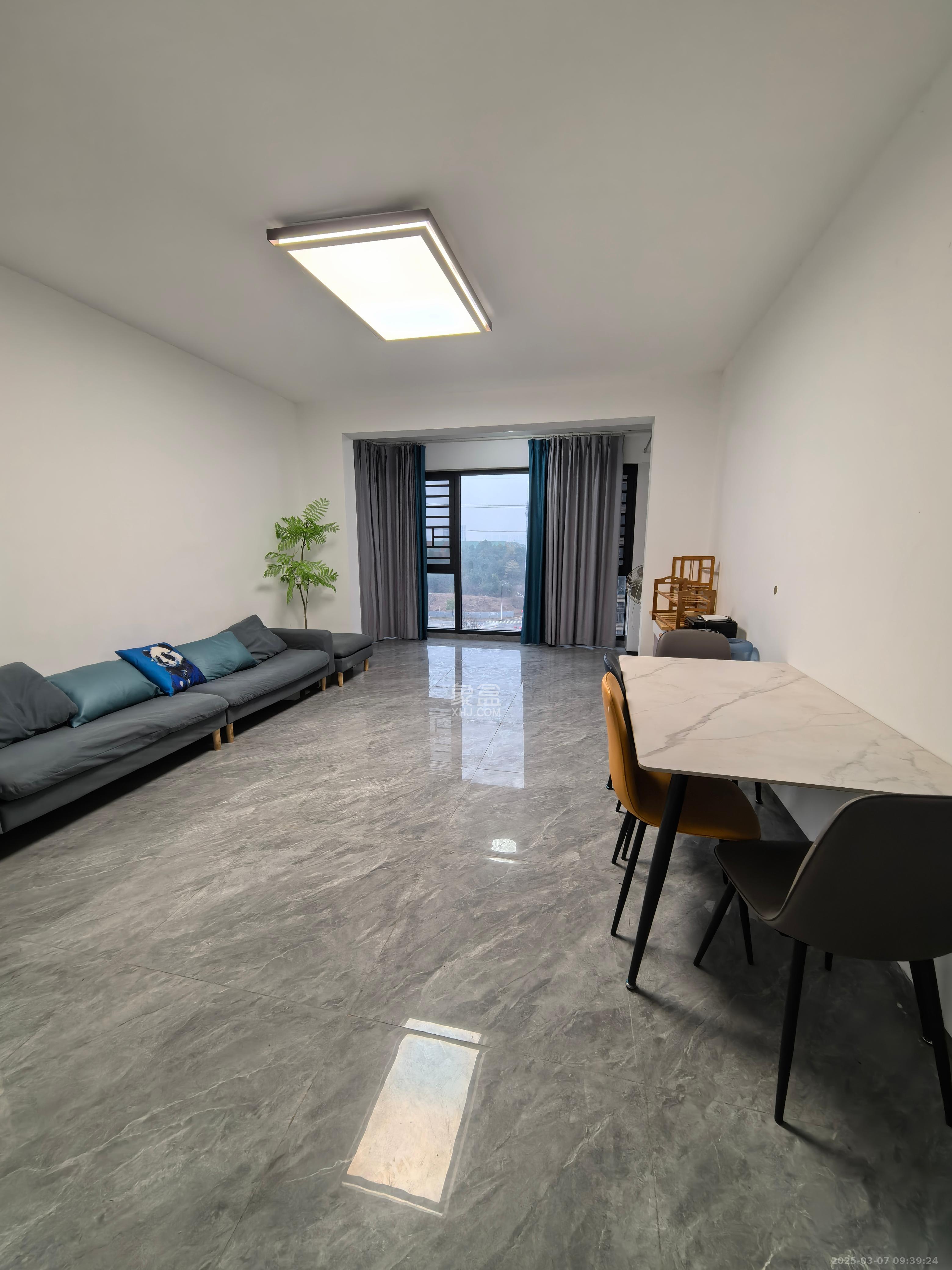 华龙家园(和泰家园) 4室1厅3卫 2500.0元/月 华龙家园(和泰家园) 4室1厅3卫 2500.0元/月室内图