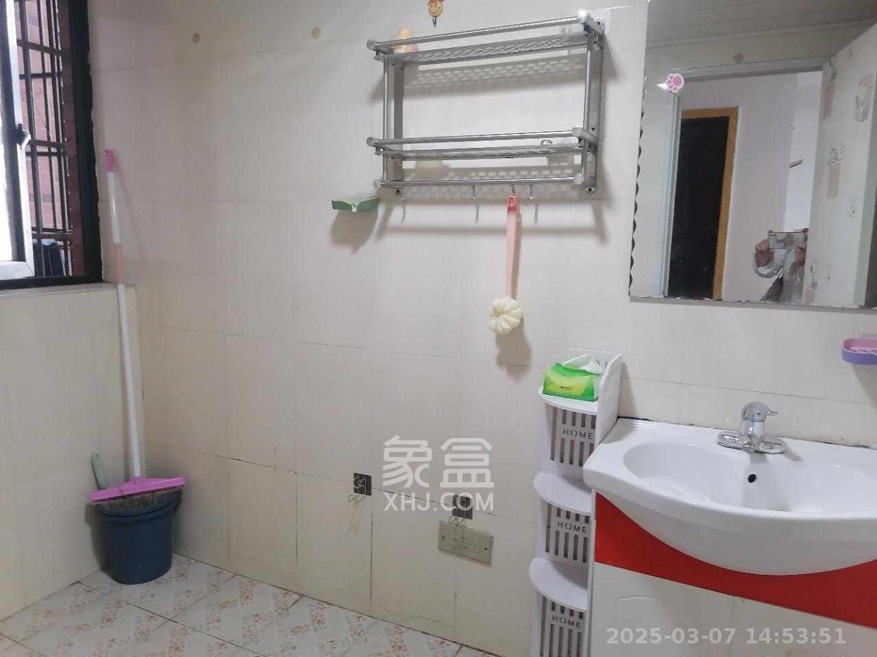 东玺门  2室2厅1卫   2600.00元/月