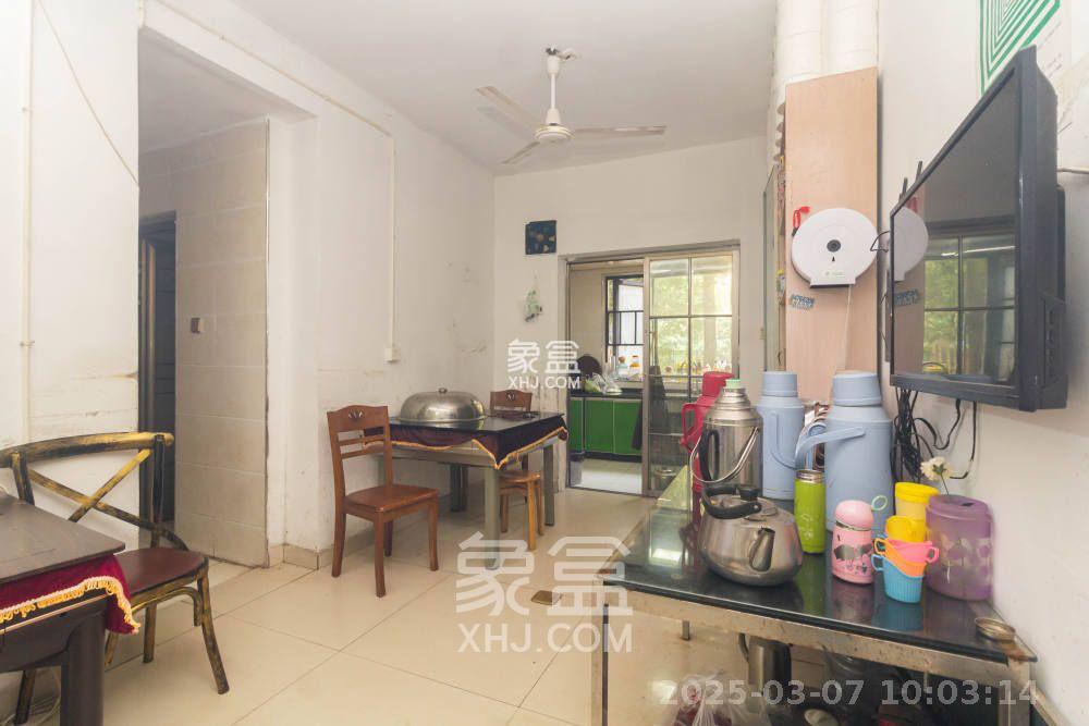 旭辉华庭 4室2厅2卫 2800.0元/月 旭辉华庭 4室2厅2卫 2800.0元/月室内图