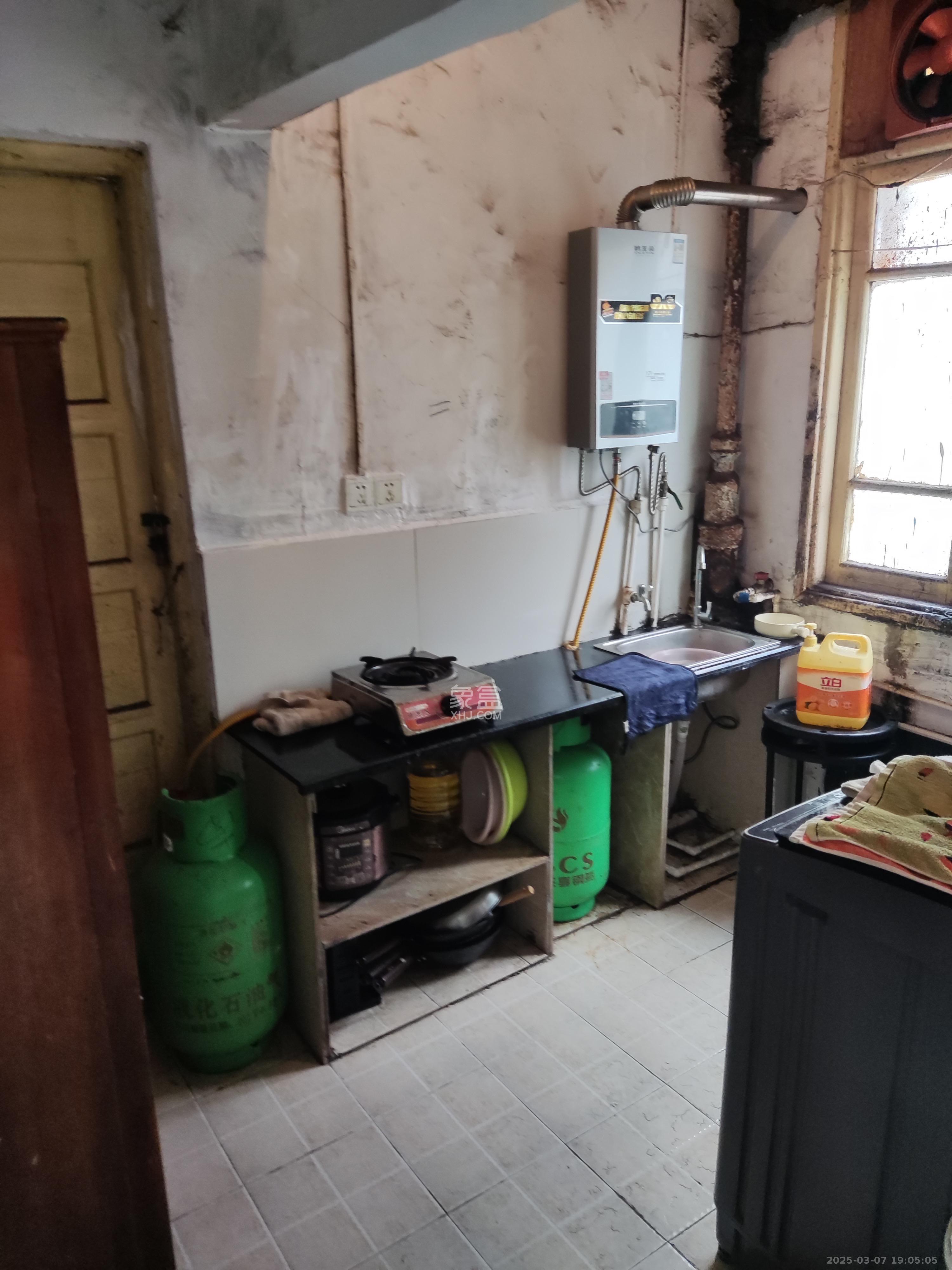 人民新村 3室1厅1卫 1700.0元/月 人民新村 3室1厅1卫 1700.0元/月室内图