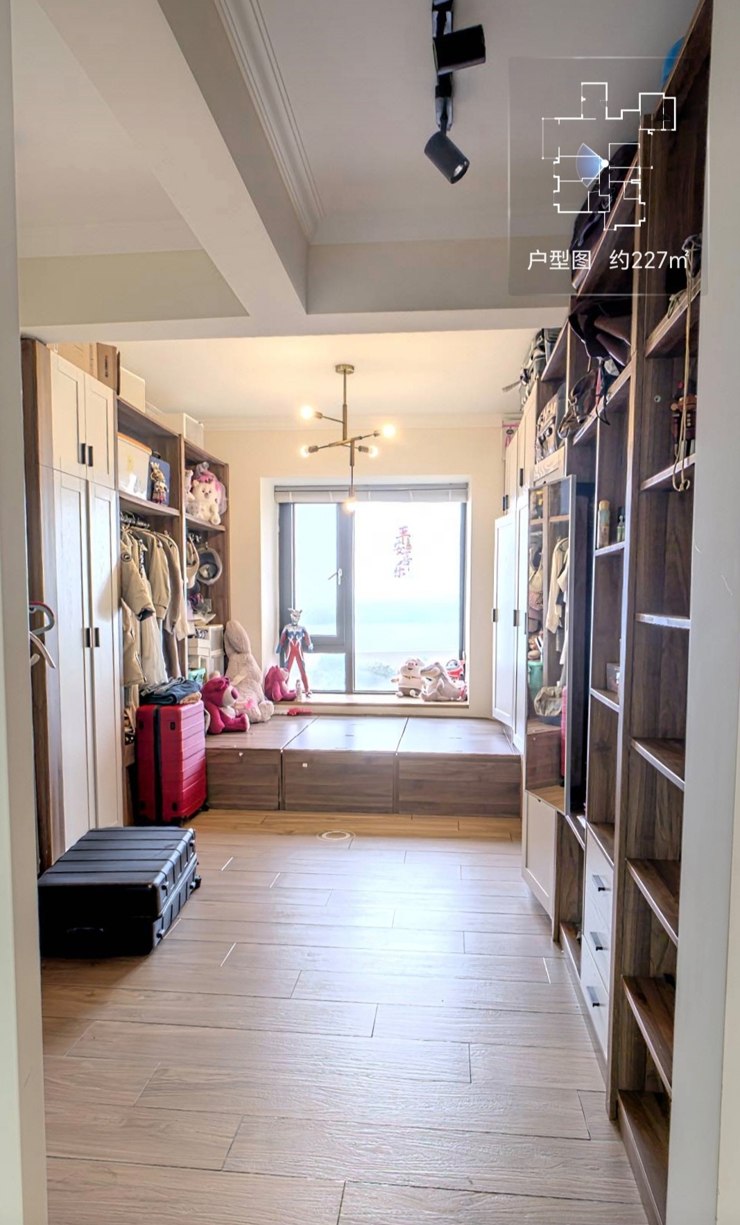 天鹅湾  4室2厅3卫    515.0万 天鹅湾  4室2厅3卫    515.0万客厅