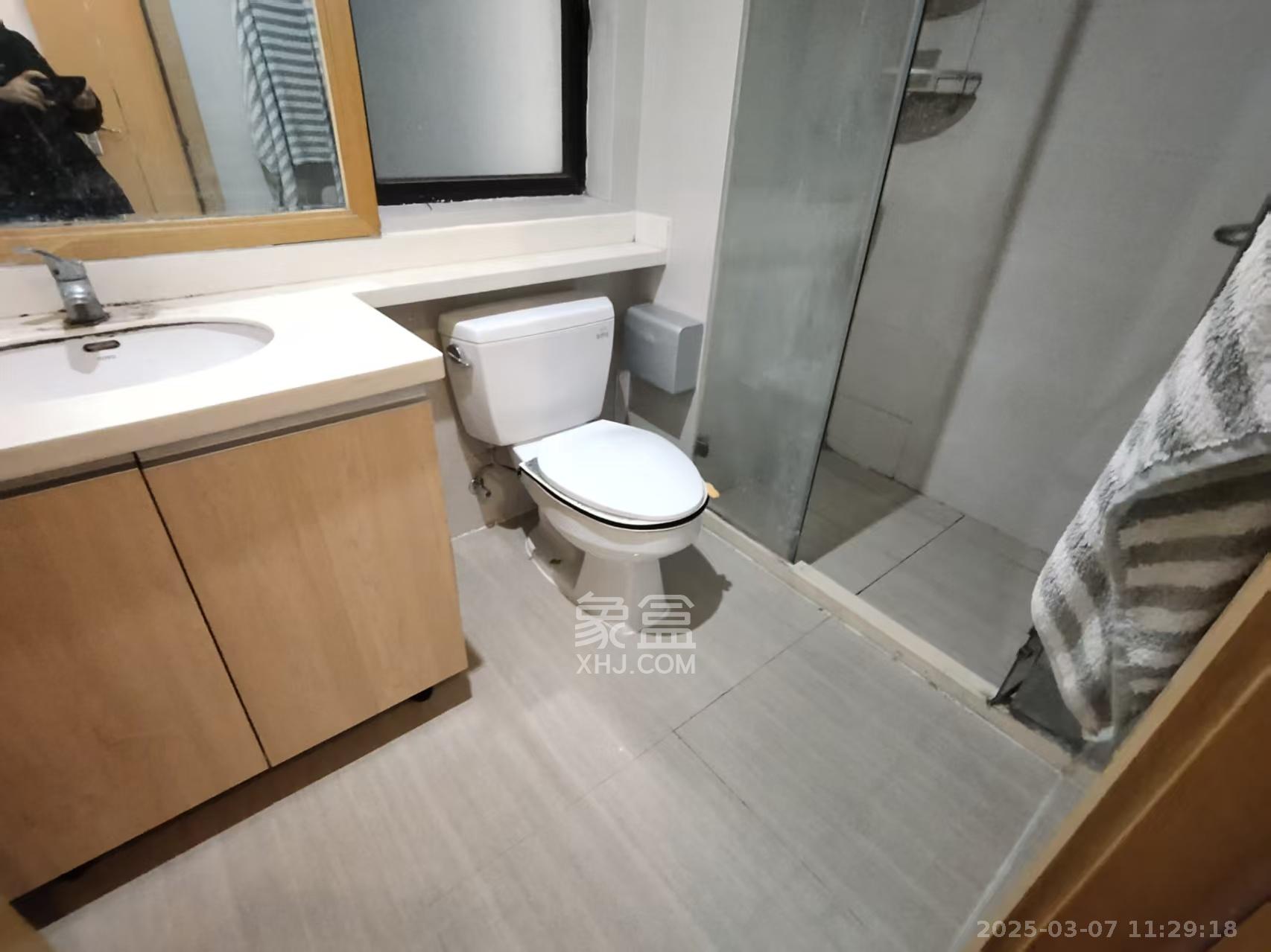 中海国际四期 3室2厅2卫 2200.0元/月 中海国际四期 3室2厅2卫 2200.0元/月室内图