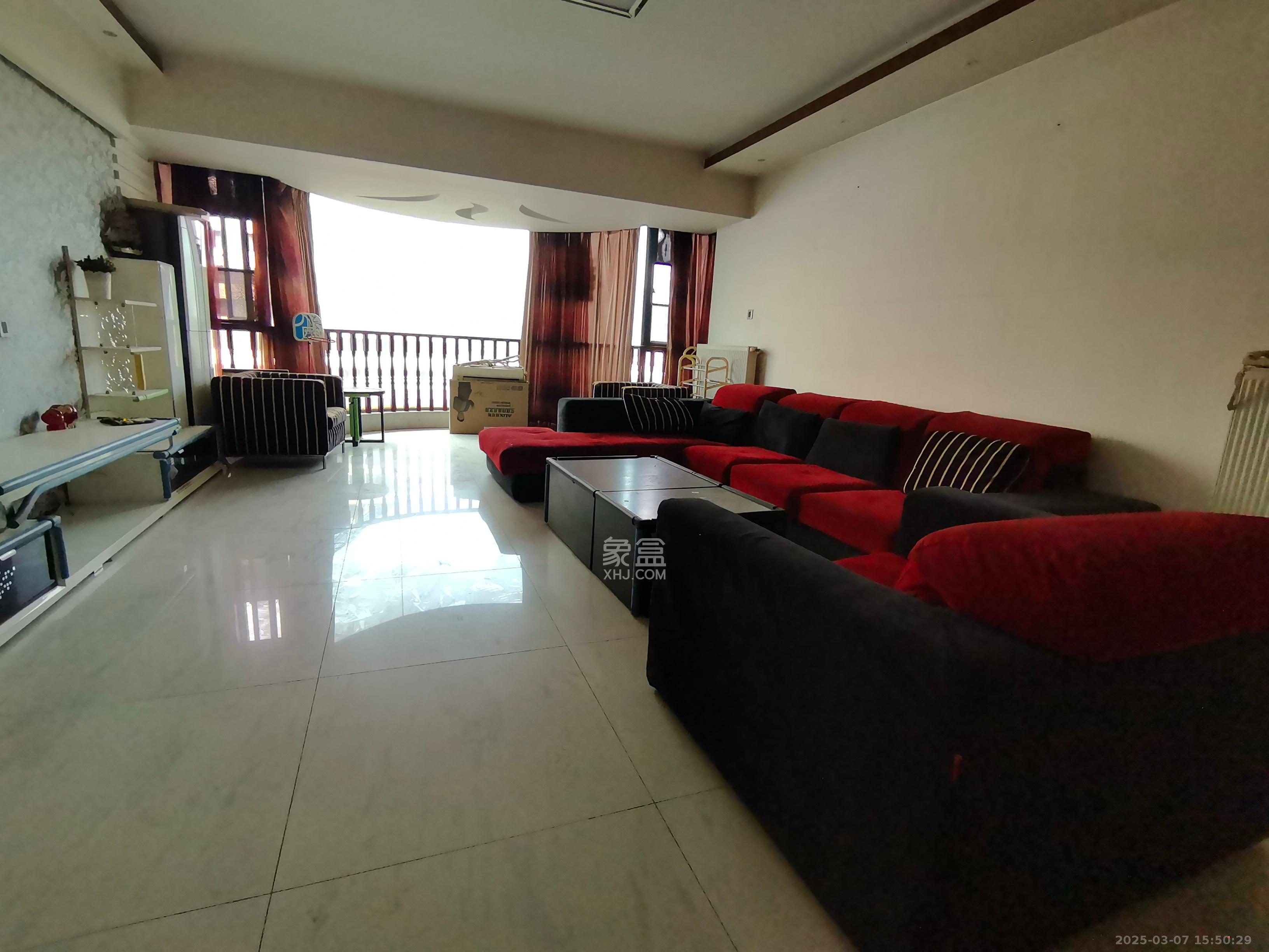 金色华庭  3室2厅2卫    4200.0元/月 金色华庭  3室2厅2卫    4200.0元/月