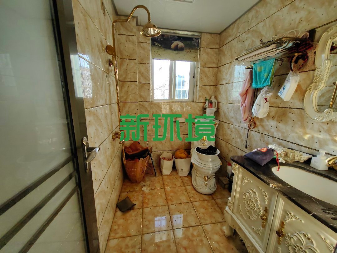 森怡佳苑  4室2厅2卫   99.80万客厅