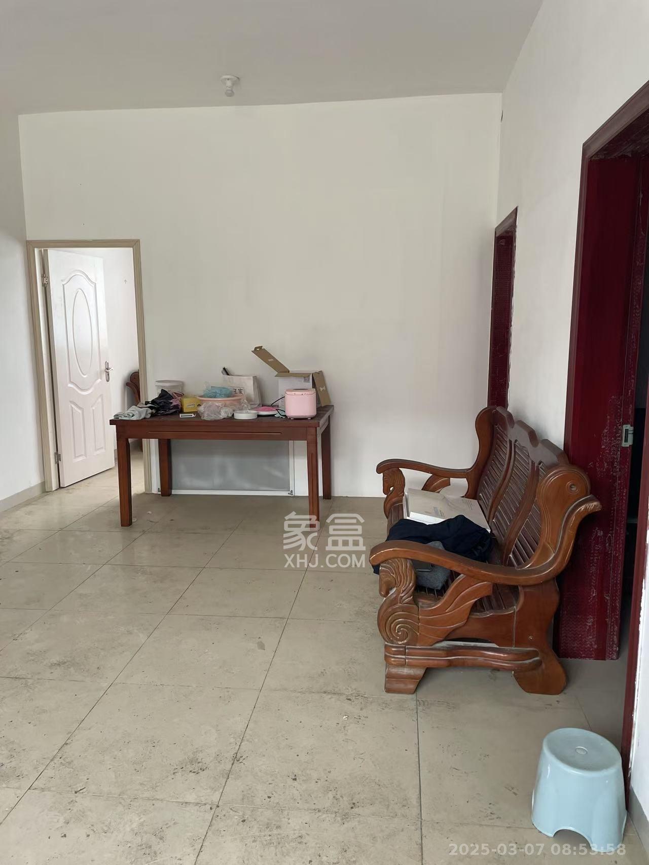 星沙一区 4室2厅1卫 1200.0元/月 星沙一区 4室2厅1卫 1200.0元/月室内图