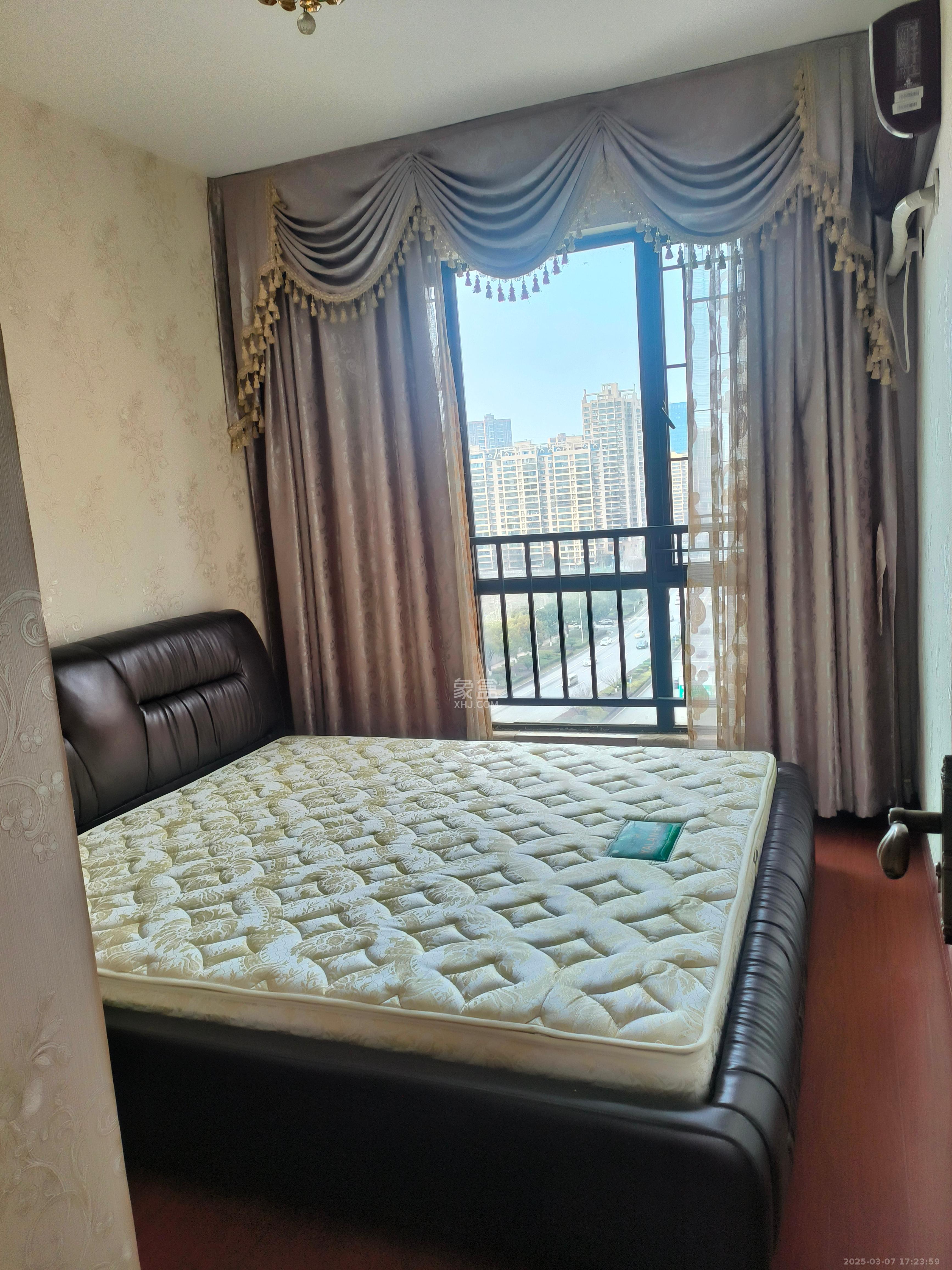 翡翠云天 3室2厅1卫 2500.0元/月 翡翠云天 3室2厅1卫 2500.0元/月室内图