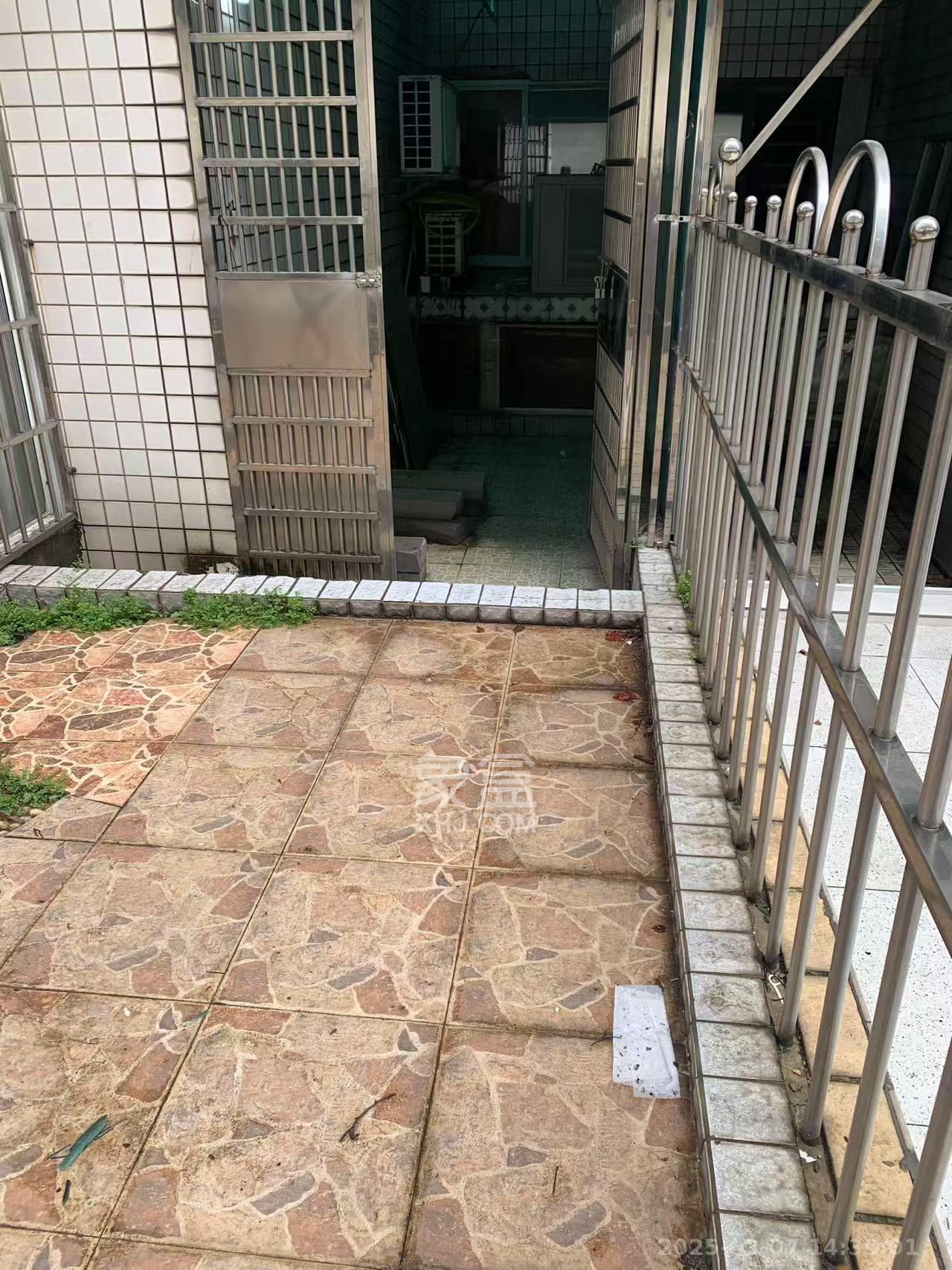 海华嘉园 5室2厅2卫 3500.0元/月 海华嘉园 5室2厅2卫 3500.0元/月室内图