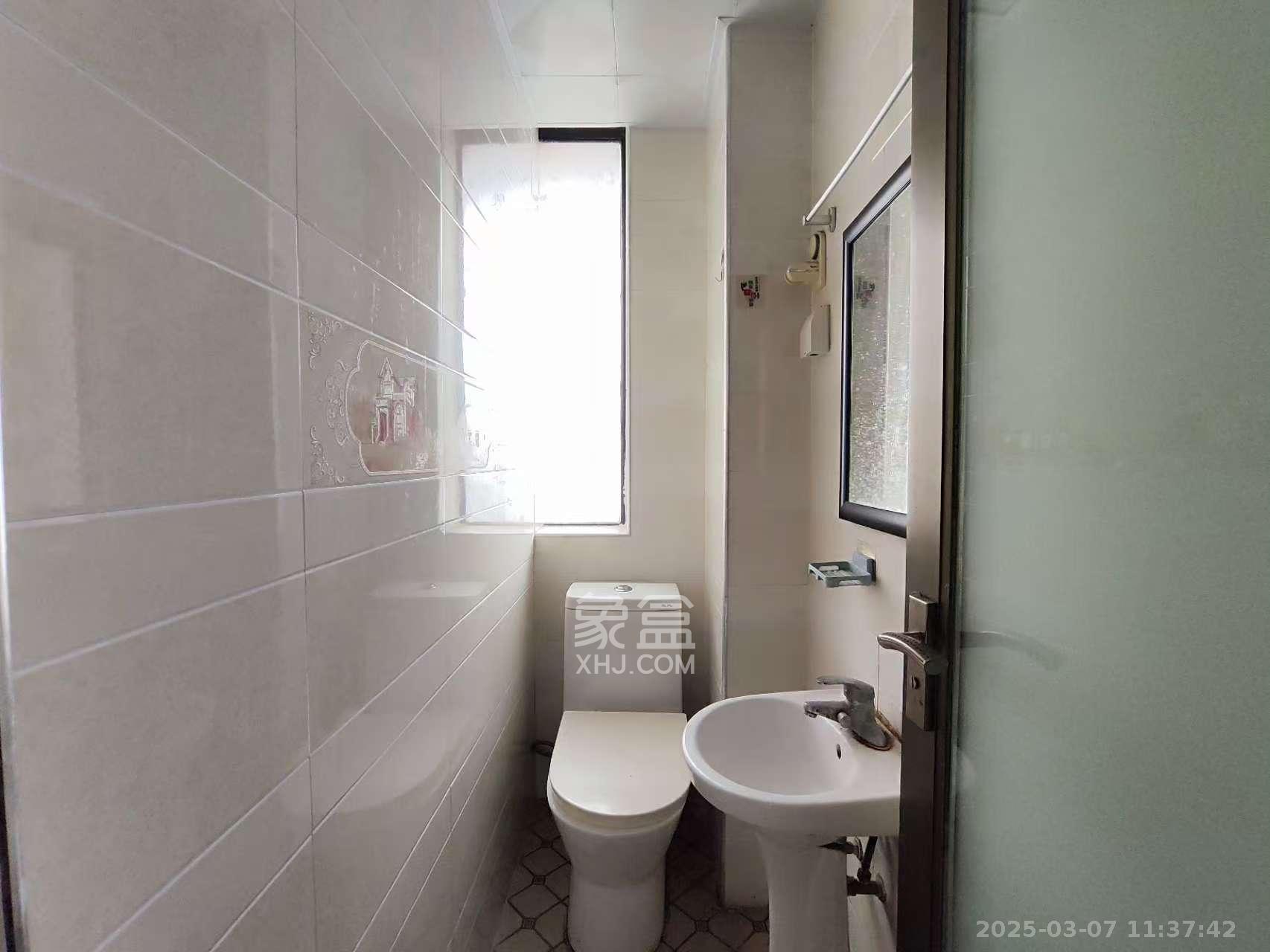 浩龙音乐界 3室2厅2卫 2000.0元/月 浩龙音乐界 3室2厅2卫 2000.0元/月室内图