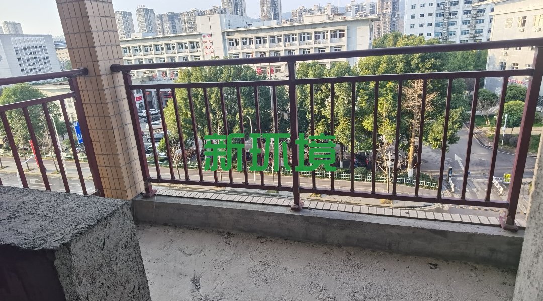 尚东御园  3室2厅2卫   59.00万客厅