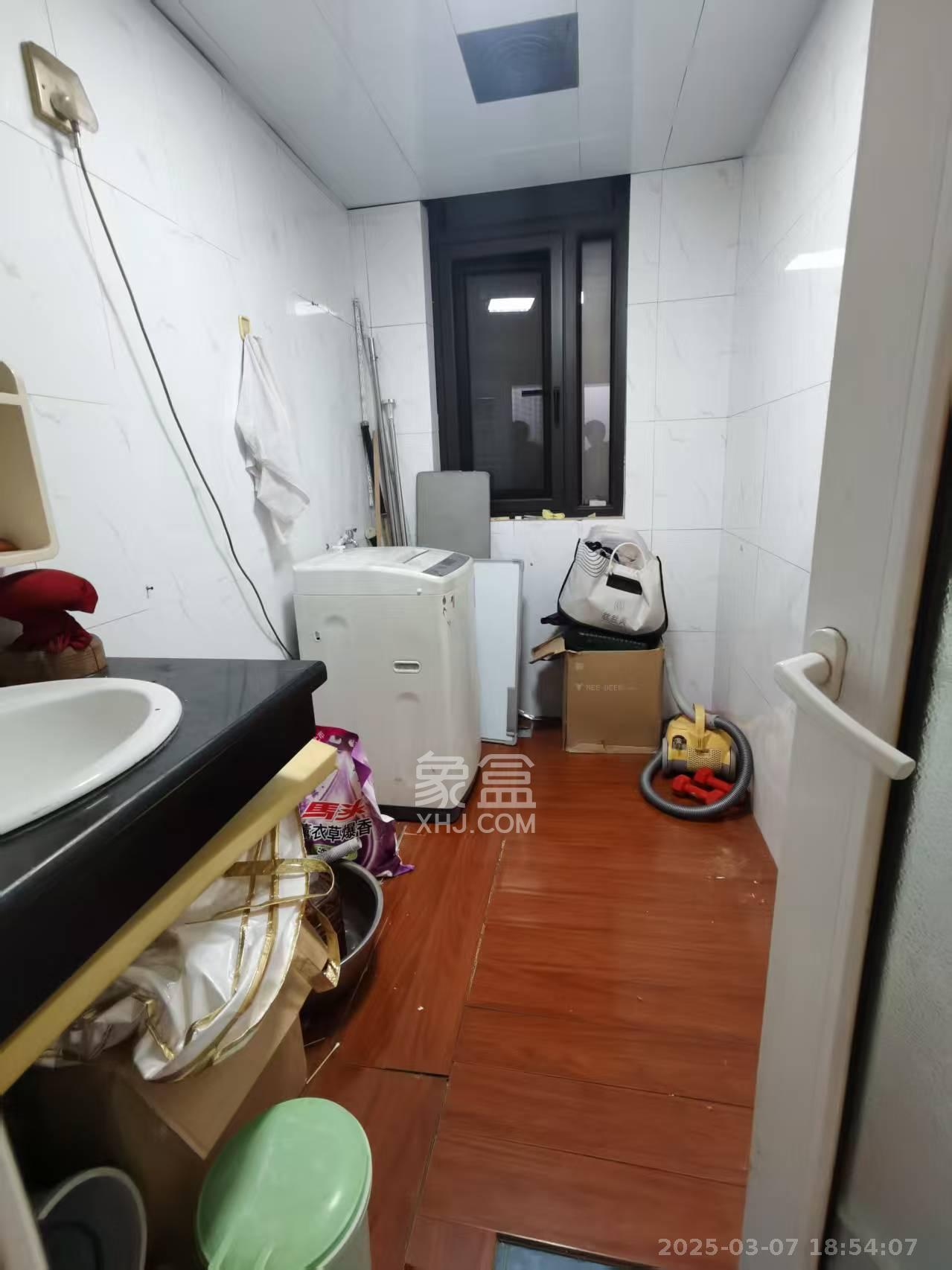 新星小区 3室2厅1卫 2400.0元/月 新星小区 3室2厅1卫 2400.0元/月室内图