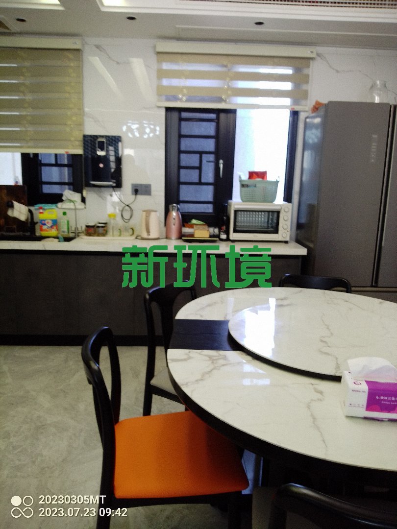 昊天珑璟湾  3室2厅2卫   100.00万客厅