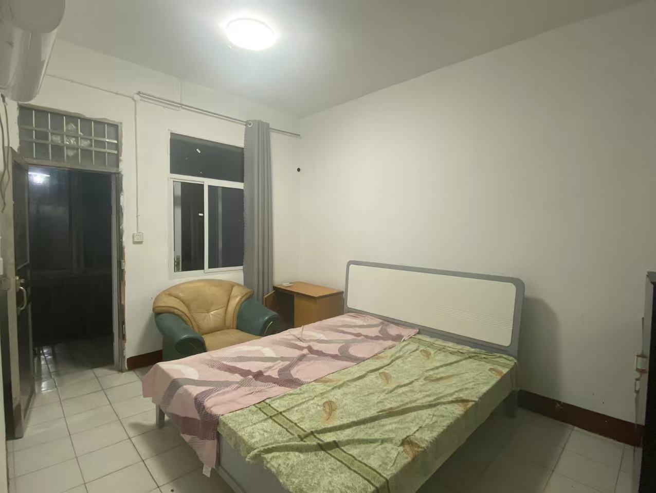 乾元宫社区 2室1厅1卫 700.0元/月 乾元宫社区 2室1厅1卫 700.0元/月室内图