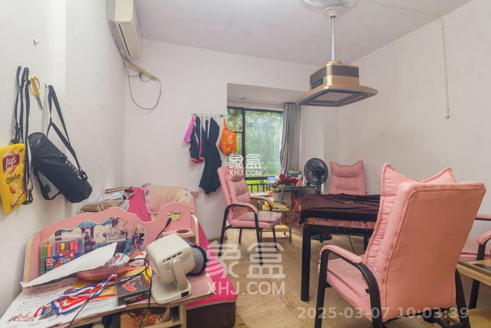 旭辉华庭 4室2厅2卫 2800.0元/月 旭辉华庭 4室2厅2卫 2800.0元/月室内图