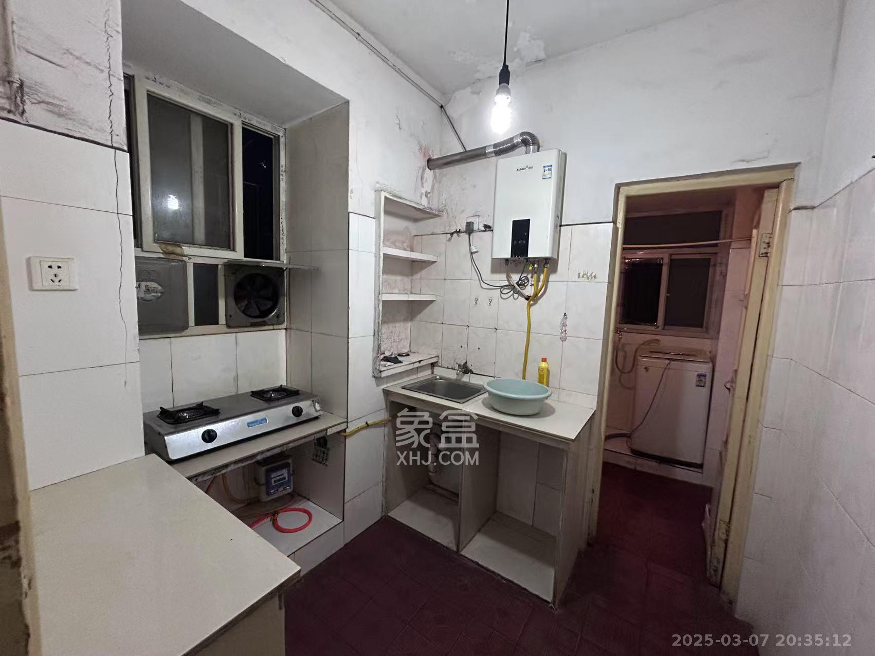 涂家冲社区(涂新小区、农商银行宿舍) 1室2厅1卫 1500.0元/月 涂家冲社区(涂新小区、农商银行宿舍) 1室2厅1卫 1500.0元/月室内图