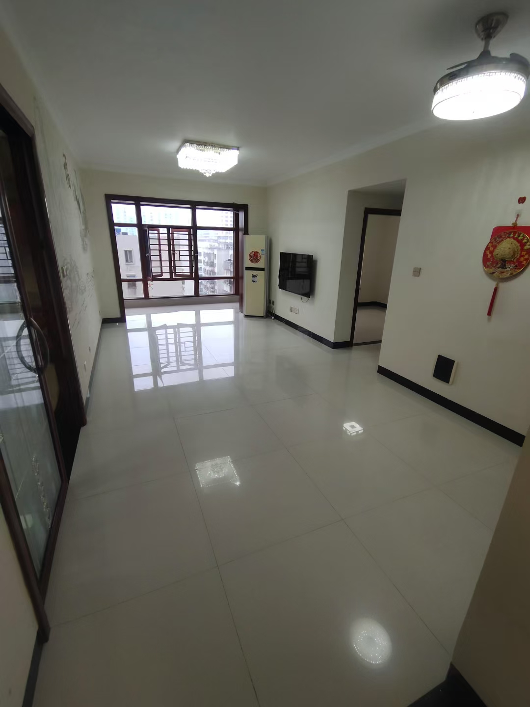 金泰海名轩商住楼 3室1厅1卫 122.0万 金泰海名轩商住楼 3室1厅1卫 122.0万客厅