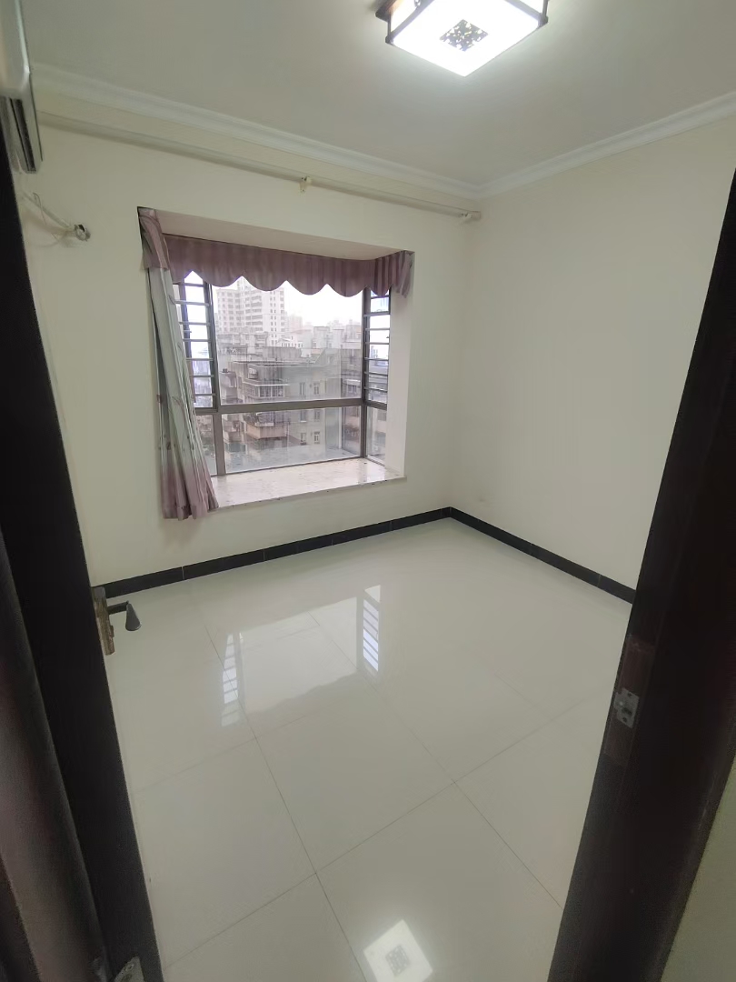 金泰海名轩商住楼 3室1厅1卫 122.0万 金泰海名轩商住楼 3室1厅1卫 122.0万客厅