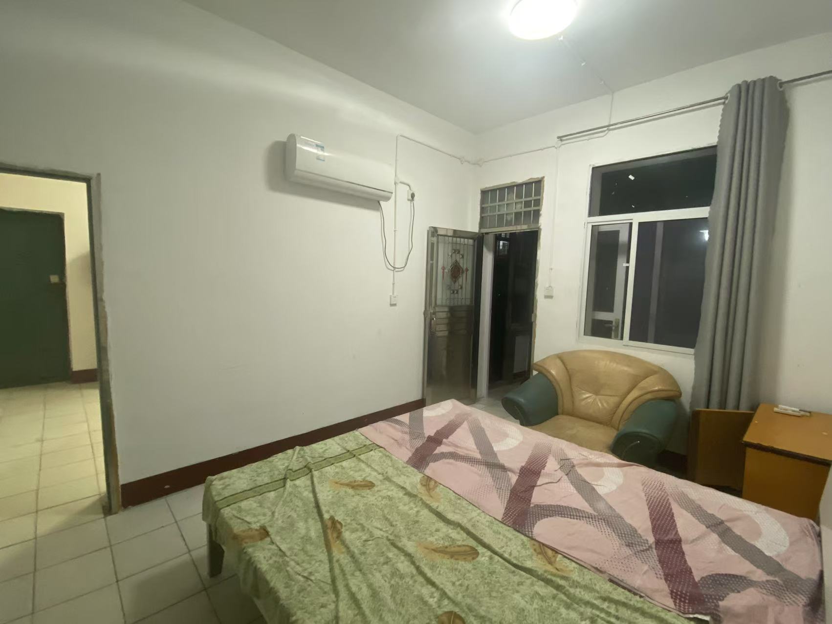 乾元宫社区 2室1厅1卫 700.0元/月 乾元宫社区 2室1厅1卫 700.0元/月室内图